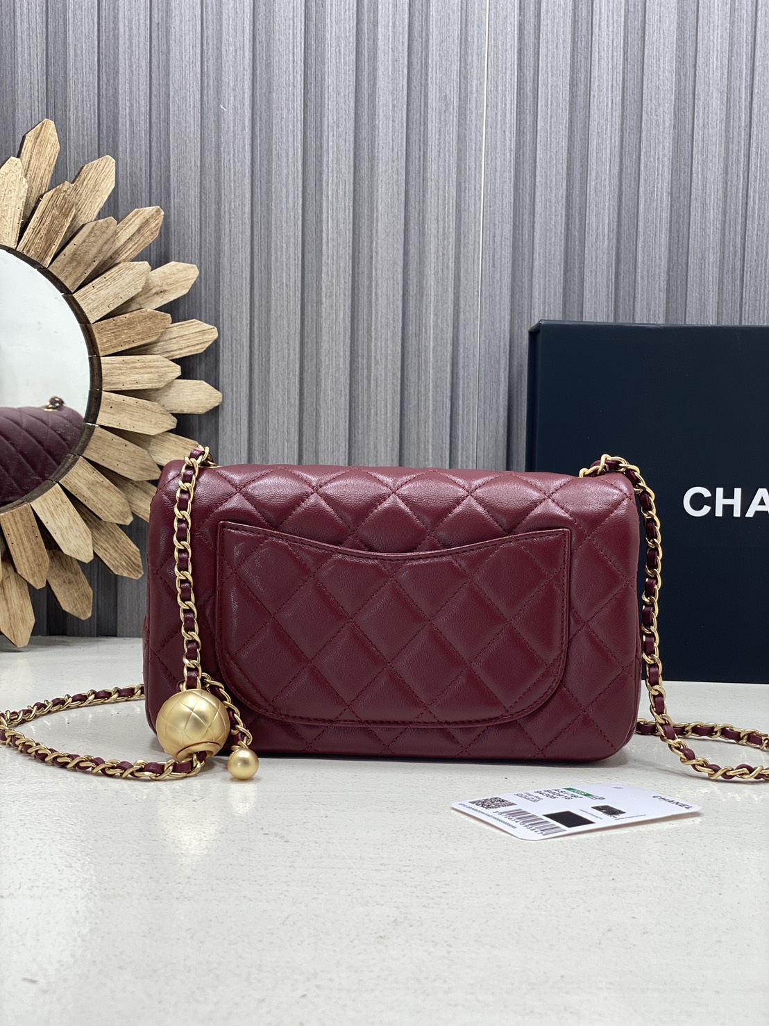 ORI หนังแท้ | Chanel Classic Flap Bag กระเป๋าสะพายรุ่นคลาสสิก สายประดับบอลโลโก้สวยหรูอะไหล่สีทองสวยงาม