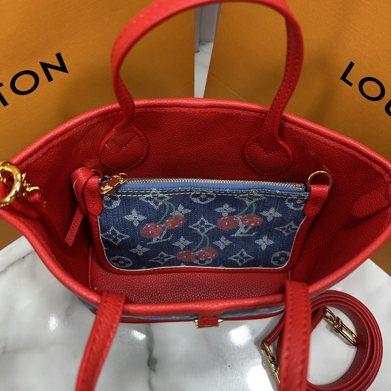 ORI หนังแท้ | LV x TM - Neverfull Inside Out BB Bag Monogram cherry denim กระเป๋าสะพายทรงโท้ทใบเล็ก ไอเท็มโดดเด่นมีชีวิตชีวา เดนิมปักลายเชอร์รี่สีสันสดใสสะดุดตาสะท้อนสไตล์ไอคอนิกของศิลปินชาวญี่ปุ่น