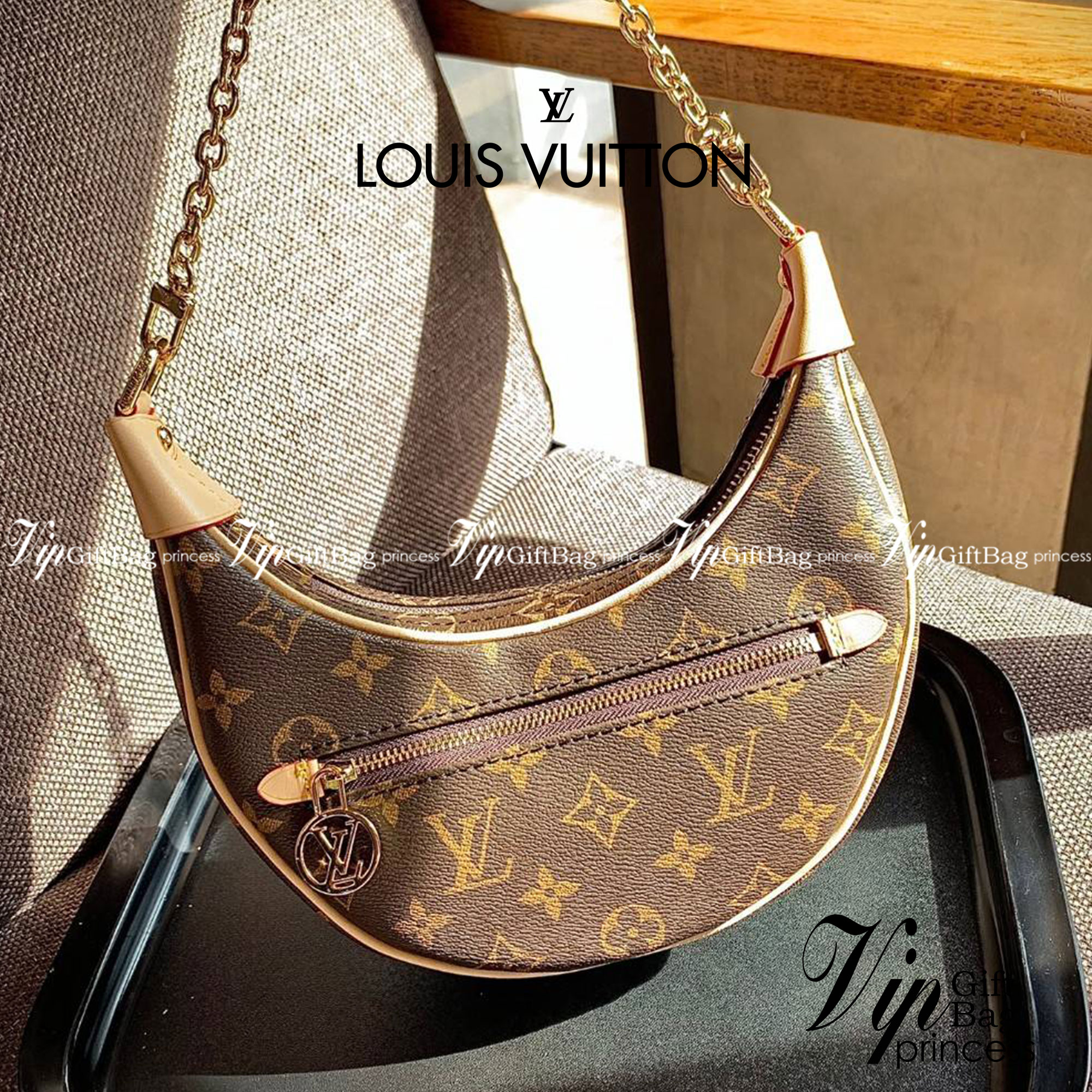 LOUIS VUITTON MONOGRAM LOOP BAG กระเป๋าทรง Loop ที่รังสรรค์ออกมาได้สวย เก๋ และดูดีมากๆ หนังแท้ มีความนิ่มละมุน สัมผัสแล้วคือใช่เลยค่ะ😘 ด้านหน้ามีช่องซิปเล็กให้ใส่ของจุกจิก เปิด-ปิดช่องหลักแบบซิป ภายในสามารถใส่กระเป๋าเงินใบกลางได้;มือถือได้ทุกรุ่น;