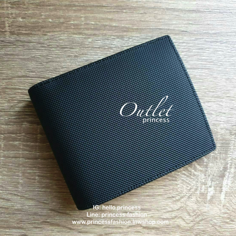 LACOSTE WALLET กระเป๋าสตางค์แบบพับ2ตอนสำหรับผู้ชาย มีช่องใส่บัตร ใส่ธนบัตรแยกเป็นสัดส่วน กระเป๋าสตางค์คุณภาพดีตามแบบฉบับของแบรนด์ มากล่อง ถุงกระดาษแบรนด์แบรนด์แข็งแรงสวยมากค่ะ ไม่ว่าจะใช้เองหรือเป็นของขวัญก็สุดคุ้มและน่าใช้ ห้ามพลาดเลยค่า