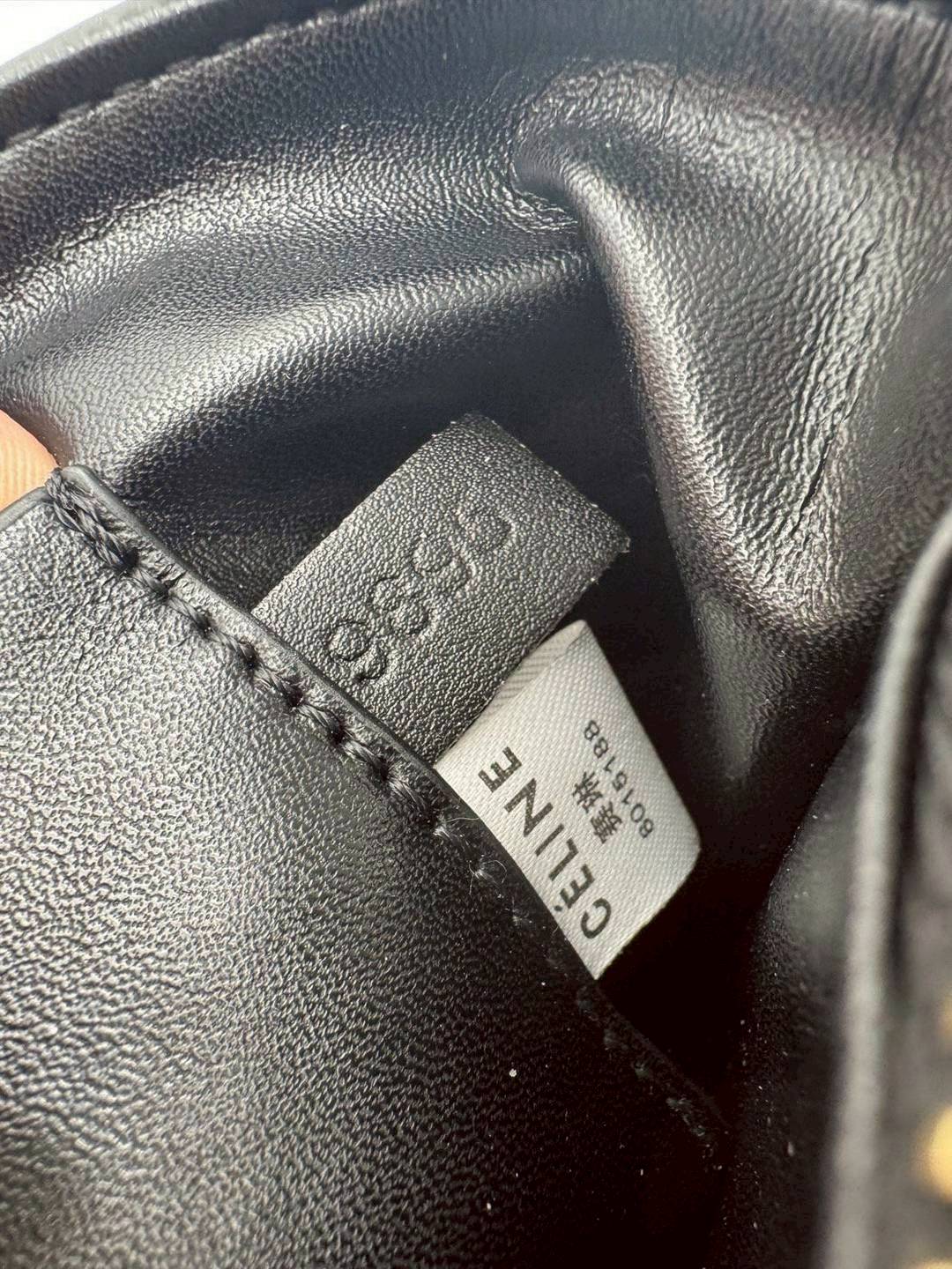 CELINE NINO BAG IN SUPPLE GRAINED LEATHER กระเป๋าสะพายพร้อมหูจับในตัว ดีไซน์แบบสวยสับดูแพงสุดๆ รูปทรงคลาสสิคทำให้ใช้งานได้ง่าย แมทช์ได้หลากหลายสไตล์ สวยมาก