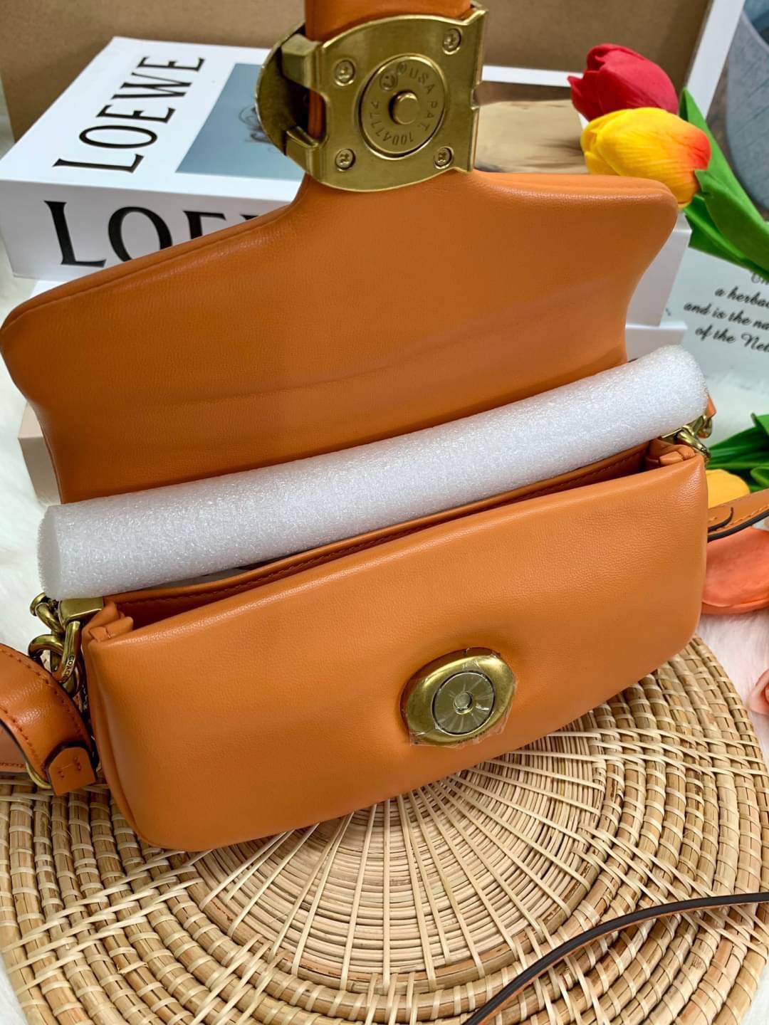 สีที่ขายดีที่สุด เหลือจากจองไม่กี่ใบนะคะ😁 COACH PILLOW TABBY SHOULDER BAG 18 ((C3880)) พร้อมส่งที่ไทย คุณภาพเกินราคา! กระเป๋าหิ้ว//สะพายแบบครอสบอดี้ร์ 🔺หนัง nappa หนานิ่ม นุ่มมากๆ รุ่นใหม่ล่าสุดค่ะ!