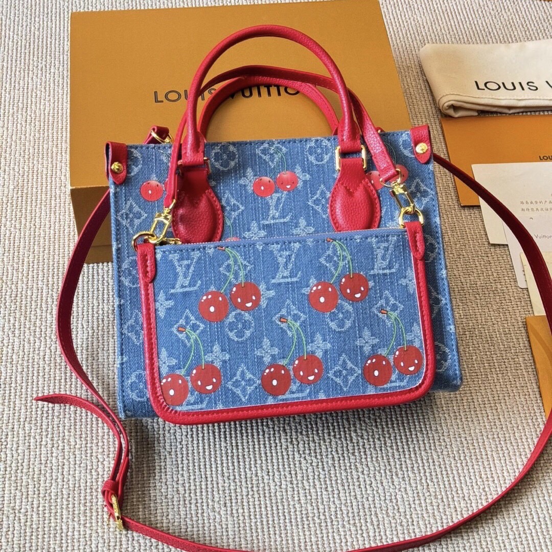 LV OnTheGo PM Monogram cherry denim 25cm กระเป๋าสะพายทรงโท้ท ไอเท็มสุดโดดเด่นมีชีวิตชีวา ด้วยเดนิมวินเทจปักลายเชอร์รี่สีสันสดใสสะดุดตาสะท้อนสไตล์ไอคอนิก
