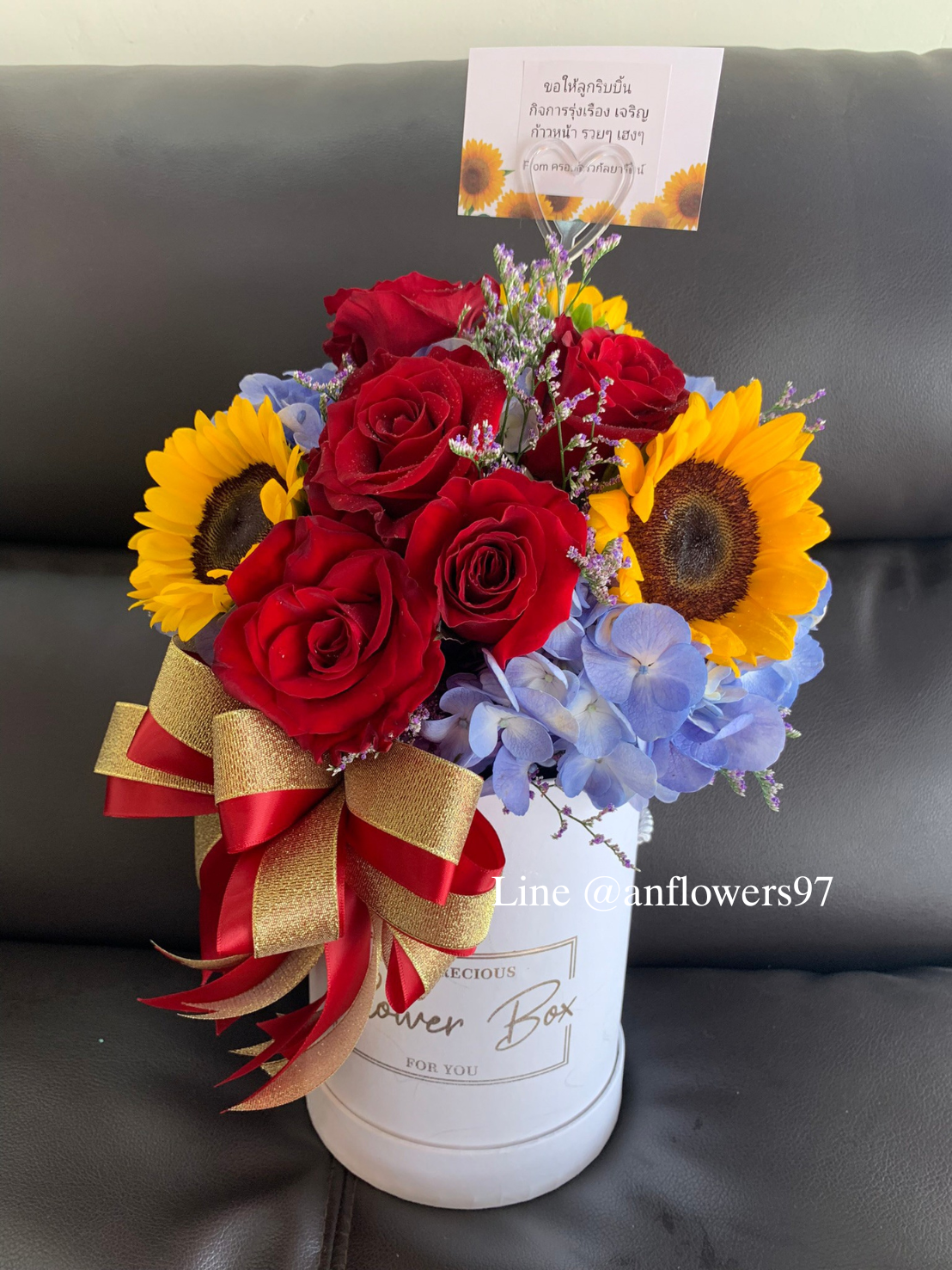 Flowers box ดอกไม้โทนสีแดงฟ้าเหลือง