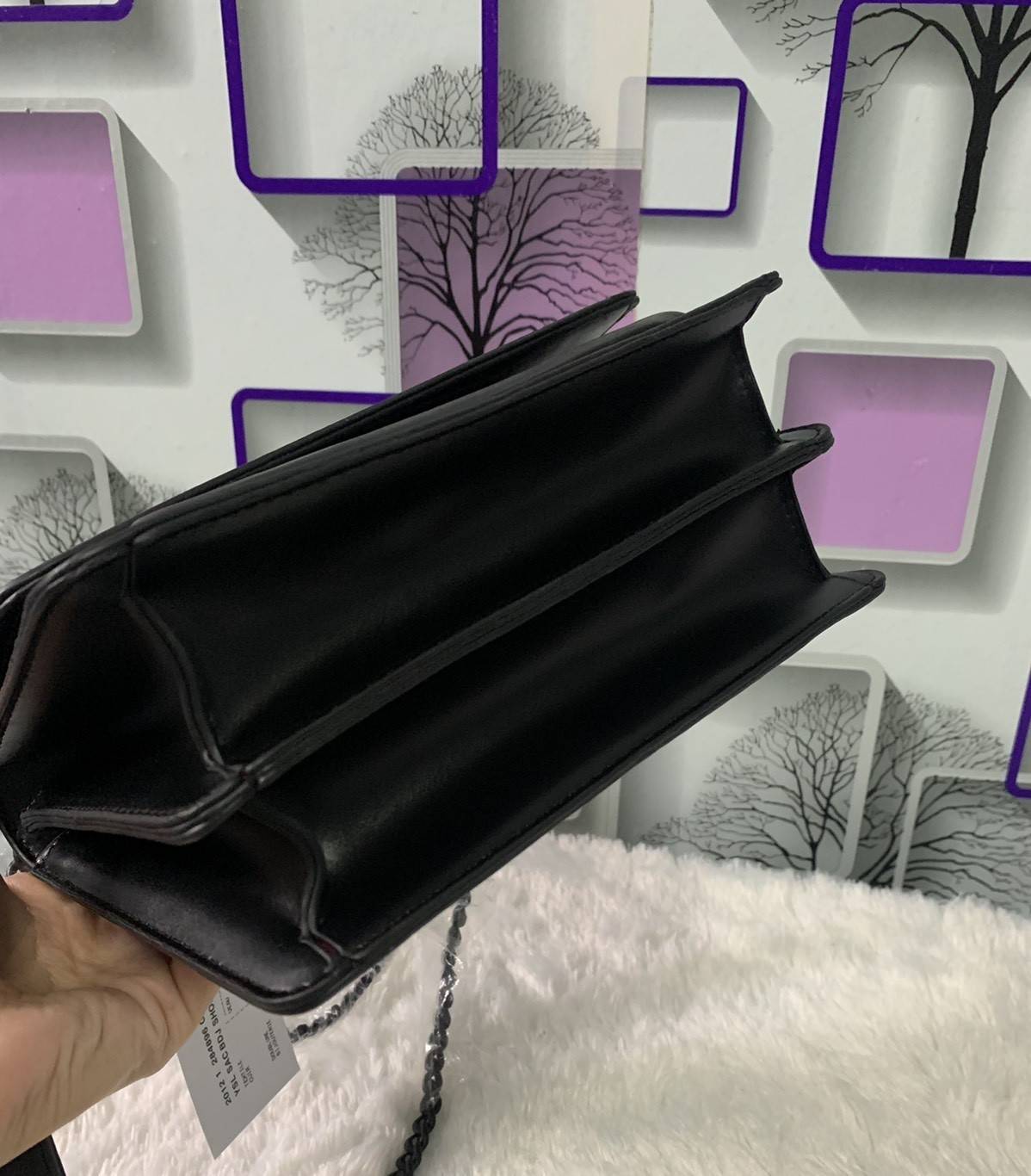 VIP 】YSL_SUNSET MEDIUM IN CROCODILE EMBOSSED SHINY LEATHER Bag VIP GIFT WITH PURCHASE (GWP) พรีเมี่ยมกิ้ฟ Limited Edition จาก YSL DUTY FREE COUNTER วัสดุหนังแกะสังเคราะห์ อะไหล่ดำทั้งใบ งานฮอตรุ่นฮิตที่กำลังมาแรง ตกแต่งป้ายห้อยเก๋ๆ ด้วยตัวอักษรแบรนด์ สายส