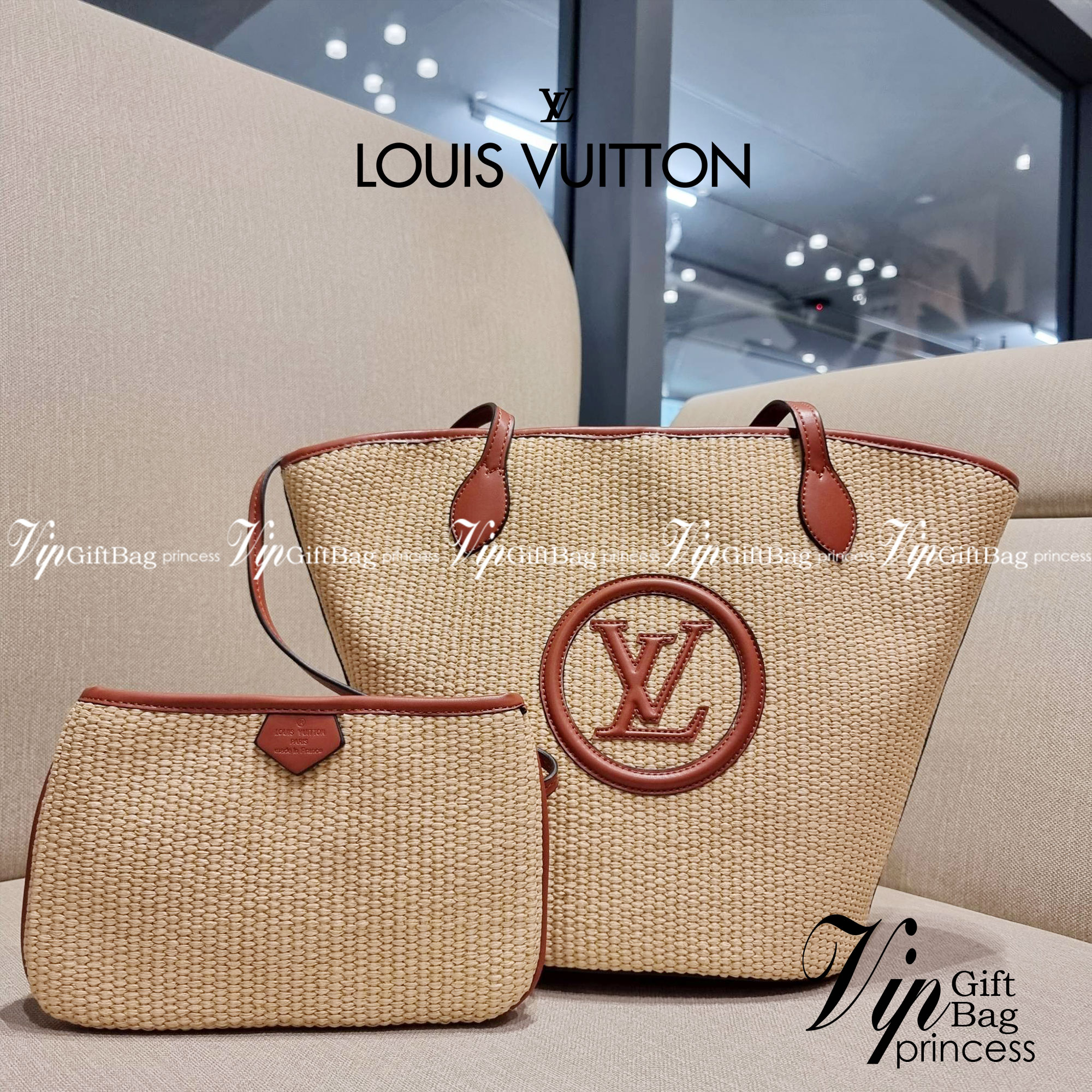 LV SAINT JACQUES LIMITED BAG ไอเท็ม เอ็กซ์คลูซีพจัดมาให้สาวๆโดยเฉพาะ!! กระเป๋าสะพายใบใหญ่รุ่นลิมิเต็ดหายาก ด้วยวัสดุสังเคราห์จากธรรมชาติ สานเต็มใบออกมาเป็นลวดลายสวยงาม และยังโดดเด่นด้วยโลโก้ สีโทนอุ่น ทำให้ไอเท็มนี้ ดูดีน่าค้นหา มาพร้อมใบลูกอีกหนึ่ง ที่สา