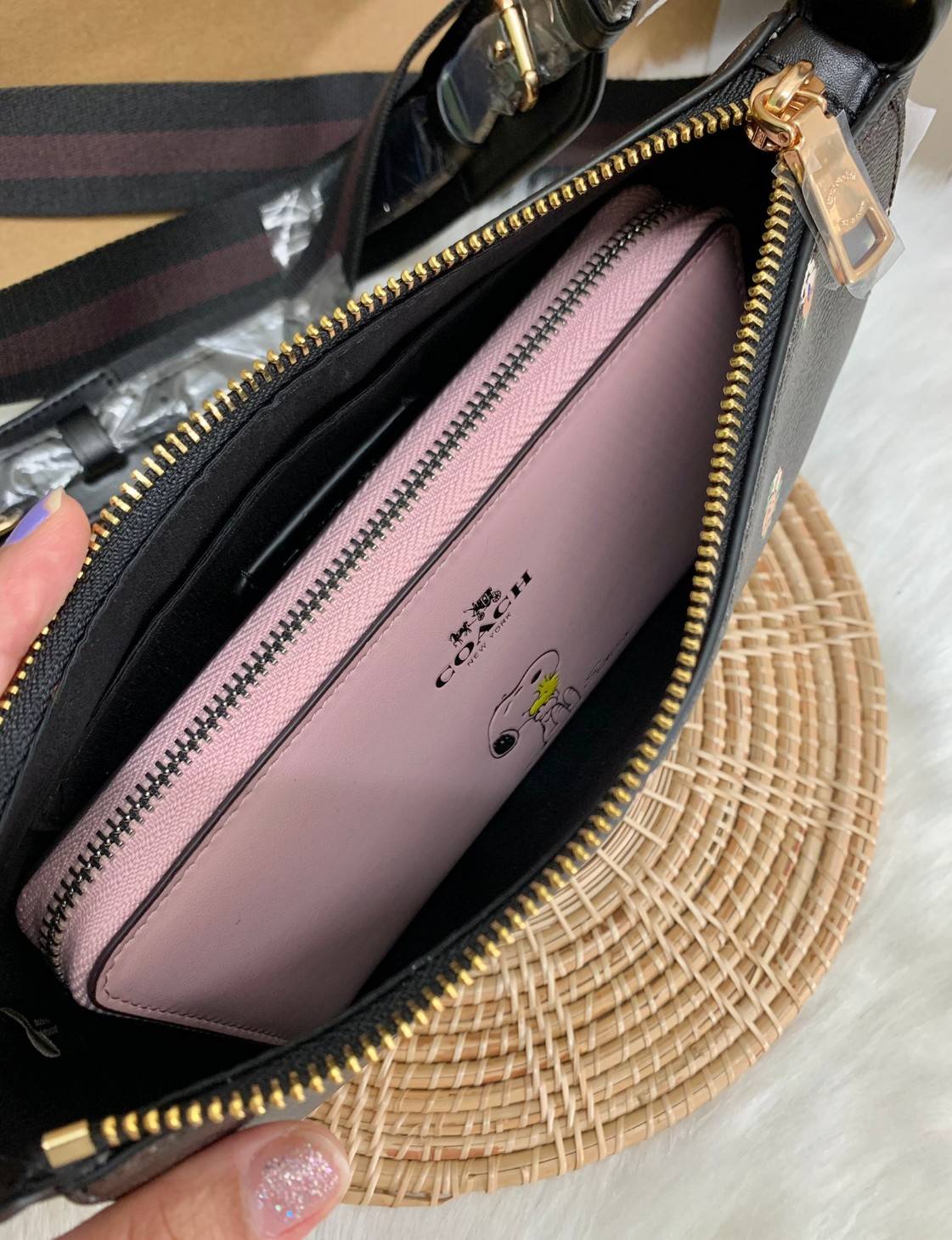 NEW ARRIVAL! นาทีนี้ต้องมีแล้วค่ะ ต้อนรับหน้าหนาวกันน! COACH JES BAGUETTE IN SIGNATURE CANVAS WITH COACH RADIAL RAINBOW ((C6817)) พร้อมส่งที่ไทย สิคค้าเข้าใหม่ค่ะ! กระเป๋าสะพายครอสบอดี้ร์ หนังแท้ น้ำหนักเบา เปิดปิดกระเป๋าแบบซิป ภายในสามารถใส่กระเป๋าเงินใบ