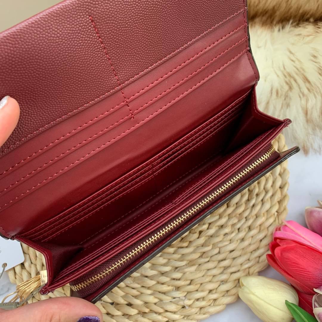 ของแท้ 💯% CHARLES & KEITH METAL TASSEL CLASSIC LONG WALLET กระเป๋าเงินใบยาวรุ่นพู่ยอดฮิต!! หนังพิมพ์ลายคาร์เวียร์ใช้ทน ด้านหลังมีช่องใส่บัตร/แบงค์ได้
