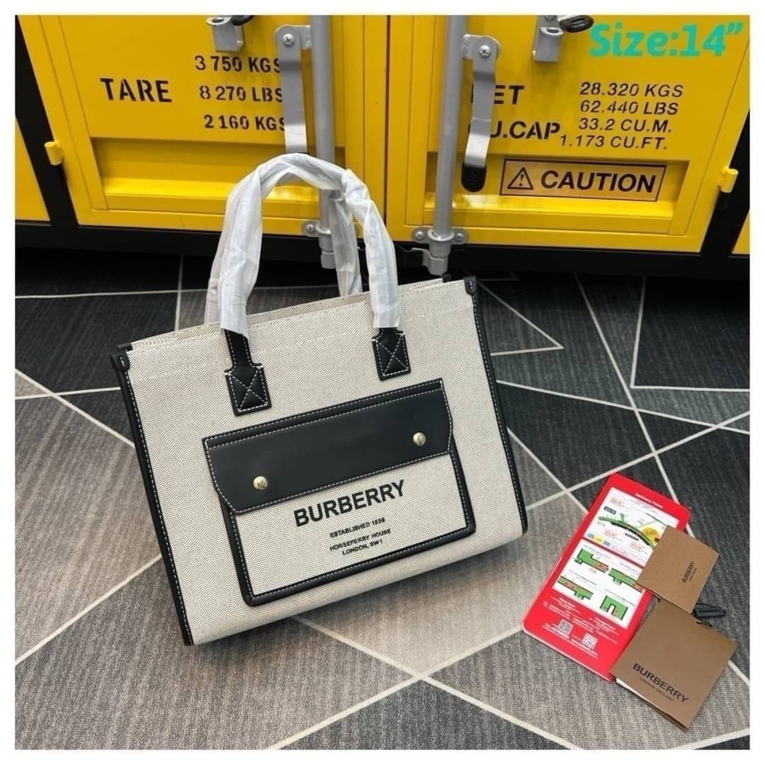 Burberry Freya Canvas Tote Bag Medium กระเป๋าสะพายทรงโท้ทใบกลาง ดีไซน์ทรงเหลี่ยมสวยอยู่ทรง