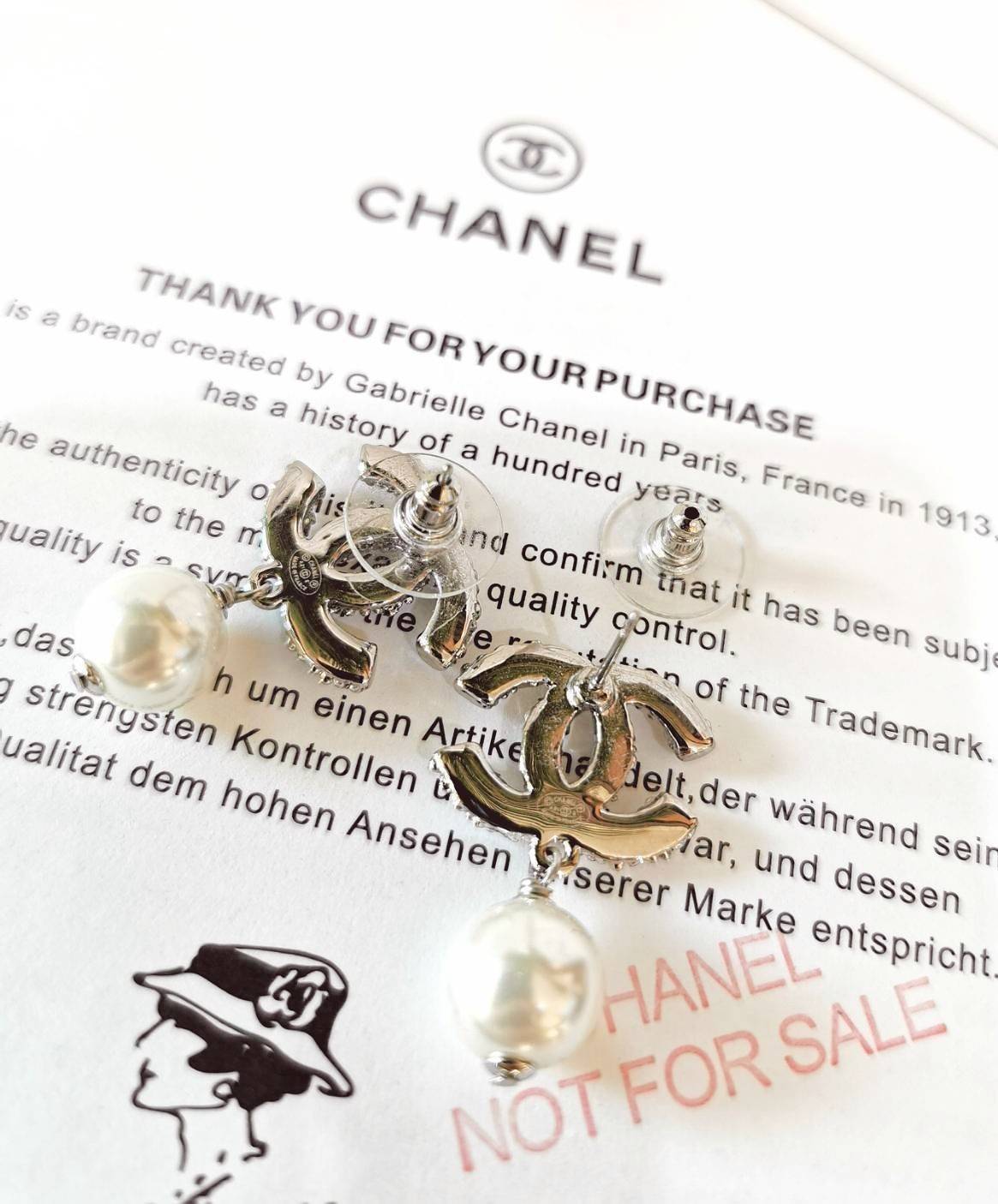 VIP 】✨พร้อมส่งความสวย✨Rare items ห้ามพลาด! แพ็คสุดคุ้มX3! CHANEL EARRING & BROOCH SET VIP GIFT WITH PURCHASE THE ORIGINAL PACKAGE (GWP) ชุดกิ๊ฟเซทของกำนัลสุดเลอค่าจากการแลกคะแนนสะสมสำหรับลูกค้าสมาชิก VIP CHANEL DUTYFREE ไอเท็มหายากชวนสะสมมาเ