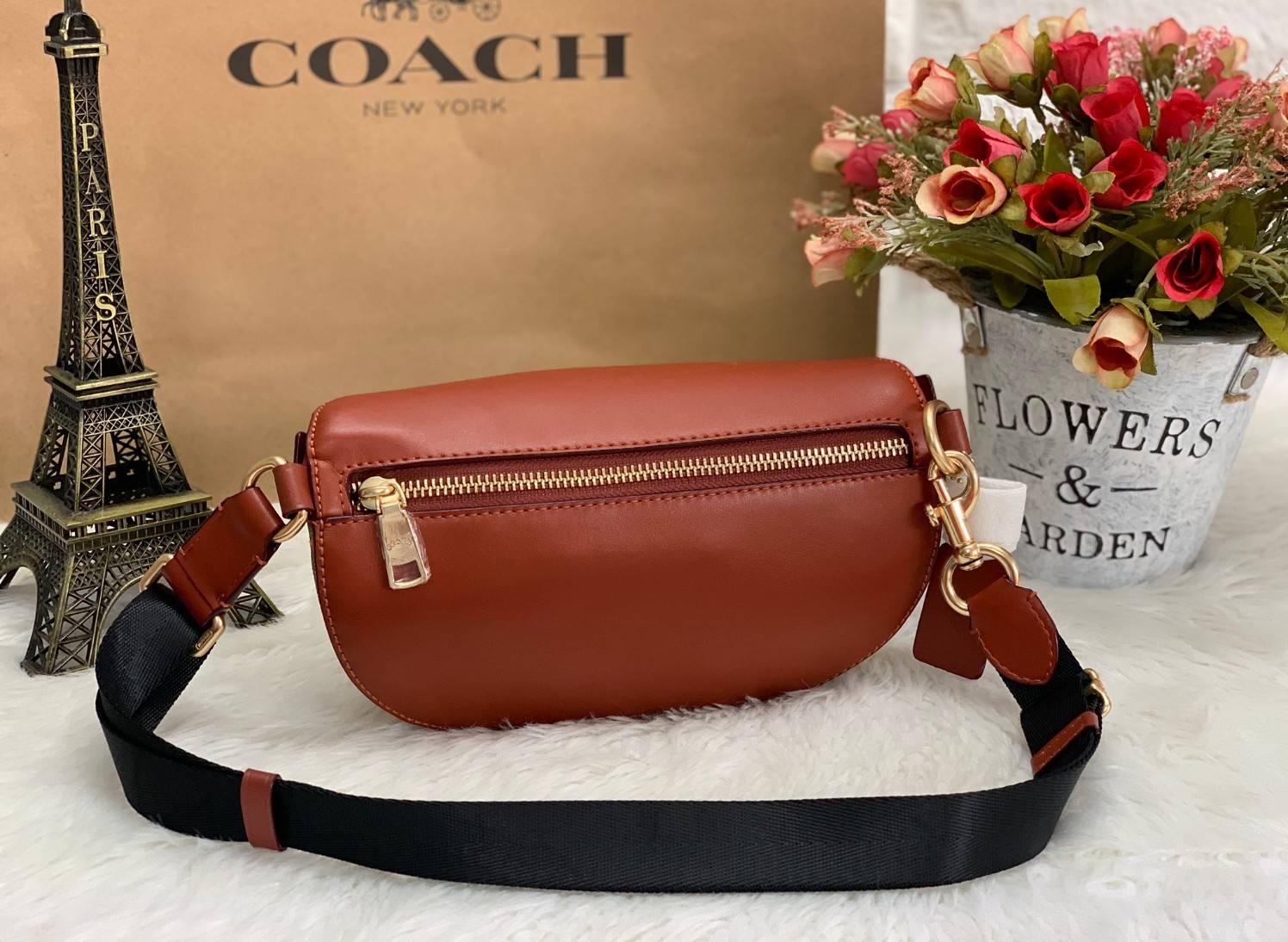 LIMITED EDITION !! COACH BELT BAG IN SIGNATURE WITH REXY BY GUANG YU กลับมาอีกครั้งกับ Coach X Disney สวยงามมากๆค่ะ คาดอก คาดเอวได้ ลาย C ตัดขอบหนังเรียบ มีช่องซิปทั้งหน้า//หลัง ใส่มือถือได้ทุกรุ่น;พาสปอร์ตได้ ;กระเป๋าเงินใบกลางได้;อื่นๆจำเป็นได้ครบค่ะ.
