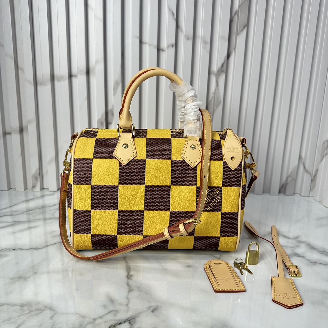 LV Speedy 25 Bandoulière Damier Pop กระเป๋าสะพายสปีดี้สีใหม่ Jaune Mat ราพุ่งไปแล้ว หลังจากตะลิชถือ รีบจับจองนะคะ ล็อทหน้าราคาอับแน่นอนเลยค่า