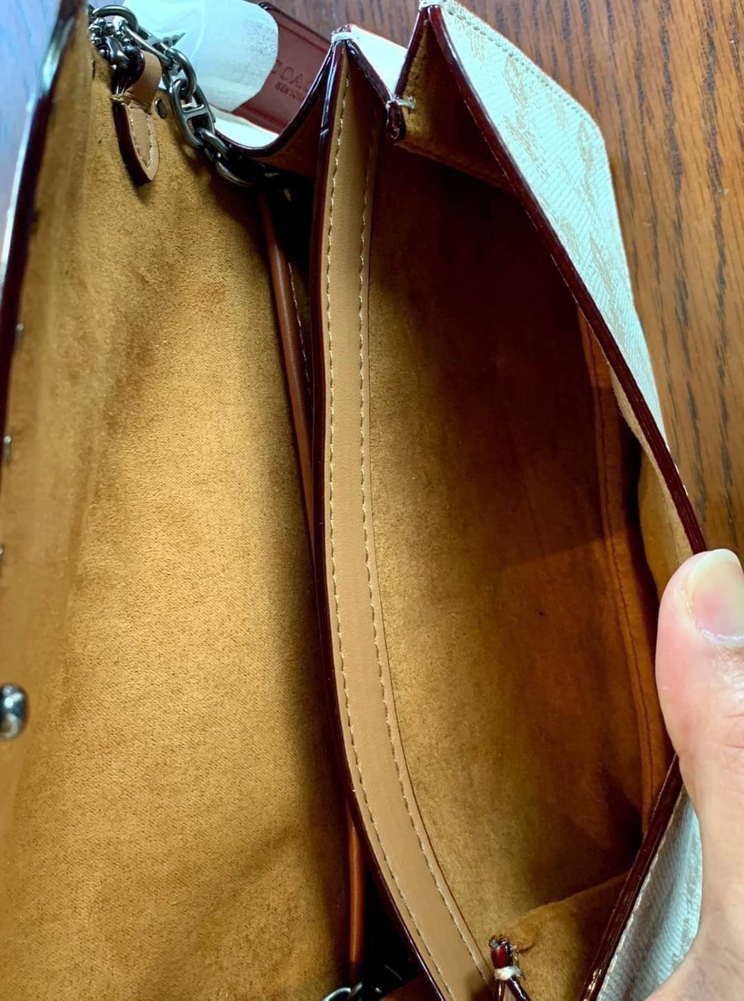 Coach Beat Crossbody Clutch In Signature Canvas With Horse And Carriage Print((6910//4760)) 🌈ได้ไปไม่ผิดหวังแน่นอนค่ะ! กระเป๋าหิ้วได้//คลัทออกงานได้//สะพายครอสบอดี้ร์ได้ สุดคุ้ม! หนังแท้อย่างดี smooth leather ค่ะ