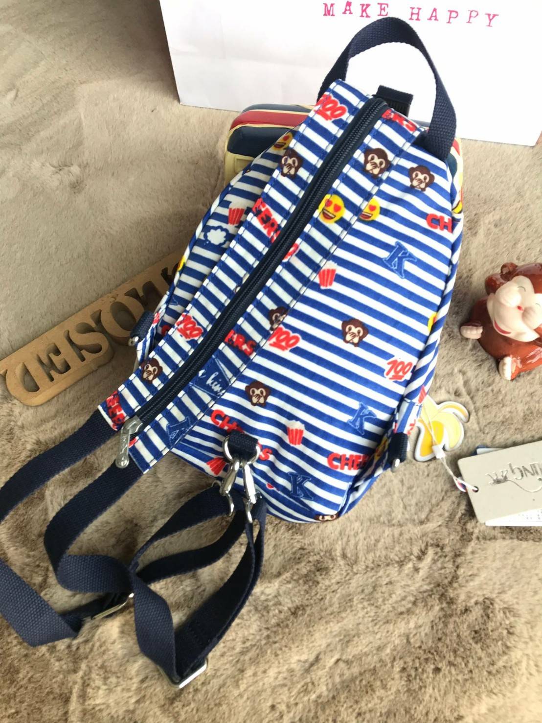 Kipling Backpack & Handbag K15456 กระเป๋าหรือสะพายหลังแบบเป้ หรือคาดอก เปลี่ยนสไตล์เท่ๆได้ด้วยซิปเดียวด้านหลัง ขนาดกลางกำลังดี วัสดุpolymide100% น้ำหนักเบา ช่องหลักเปิดปิดสองชั้นด้วยซิปและตัวล้อคทันสมัยใช้งานง่าย ด้านหน้า1ช่องซิปเก็บของจุกจิกจิก ใช้ได้แบบ