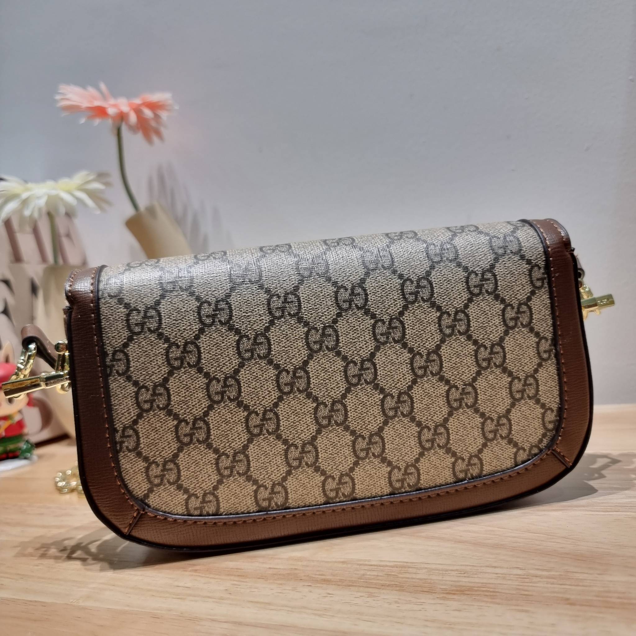 GUCCI Horsebit 1955 shoulder bag / GC STRAP MINI SHOULDER BAG กระเป๋าสะพายไหล่/สะพายข้าง ทรงคลาสสิค ไซส์ใหม่ ตอบโจทย์คนที่ไม่ชอบความใหญ่โต น้องจัดให้ไปเลย!!