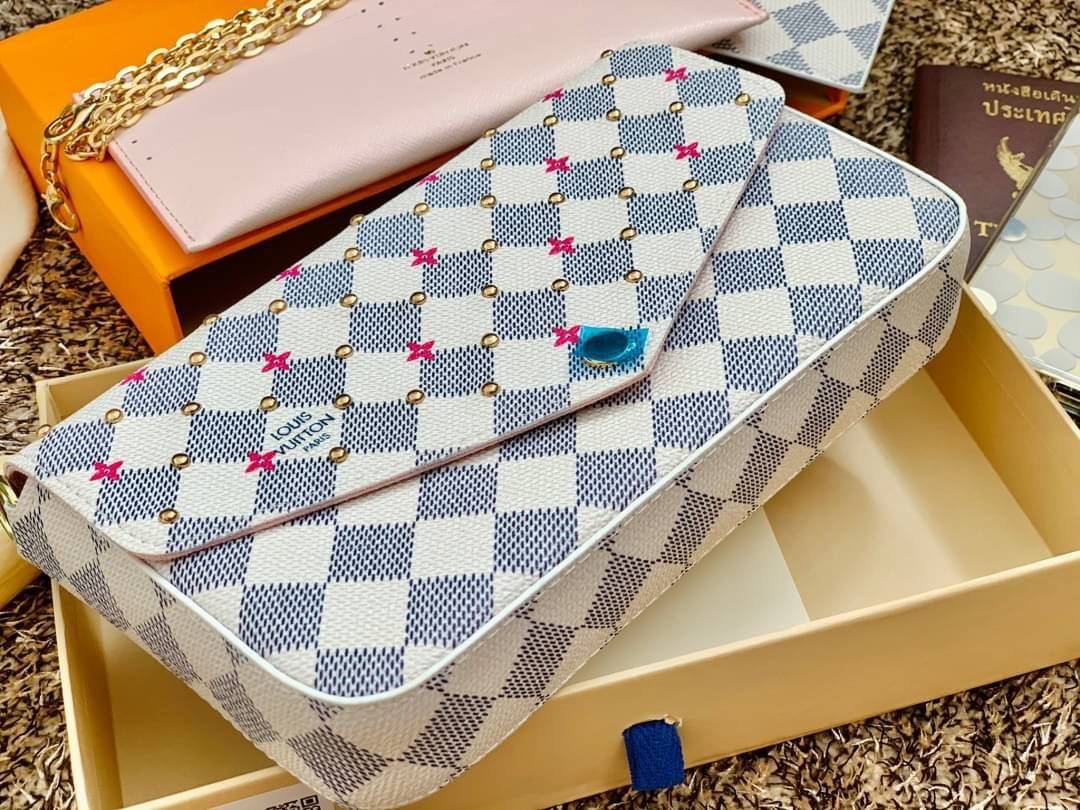 VIP 🥂 อัพลุคให้ตัวเองดูดีกับกระเป๋าทรงคลัท//สะพายครอสบอดี้ร์แถมเป็นรุ่นที่ใช้ได้ตลอดทั้งวันด้วยนะคะ Louis Vuitton Monogram Casual Style Calfskin / LV Monogram Casual กระเป๋าทรงคลัทแบบฝาปิด หนังแท้ ลายสวยมากๆค่ะ