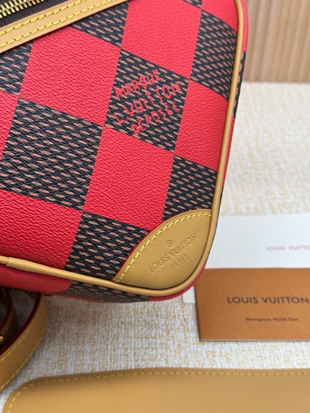 LV Chess Messenger Bag Jaune Mat / Green / Red / Blue กระเป๋าสะพายแมสเซนเจอร์ทรงเหลี่ยมรุ่นใหม่ ลายตารางหมากรุก Damier เอกลักษณ์ของความหรู โทนสีสดใสมีชีวิตชีวา ปรับลุคปัง กับการมาของความไฮคลาสรูปแบบใหม่ สุดไอโคนิค