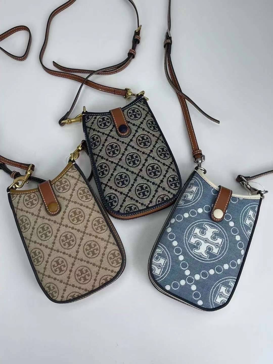 Tory Burch T Monogram Phone Crossbody / Tory Phone Bag พร้อมส่ง กระเป๋าใส่โทรศัพท์ สวยคม ด้านหลังมีช่องใส่บัตร