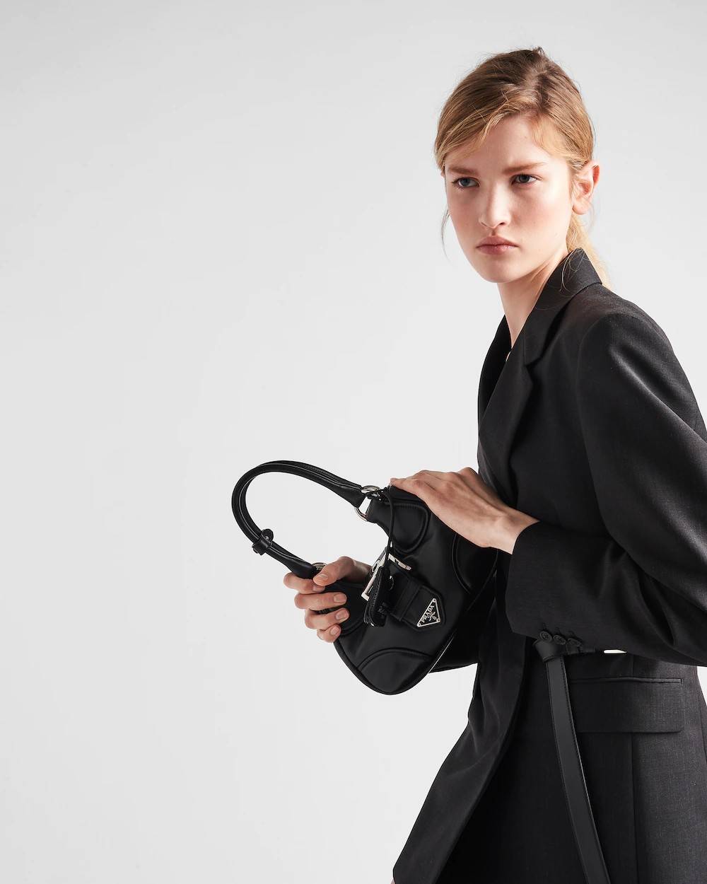 Prada Moon bag / PRADA RE-NYLON AND LEATHER MOON PADDED BAG ใหม่ล่าสุด กับคอลที่ใครๆเห็นก็ต้องรัก ขนาดกำลังน่ารัก ดีไซน์สวยดุ และยังดูแพงได้อีก