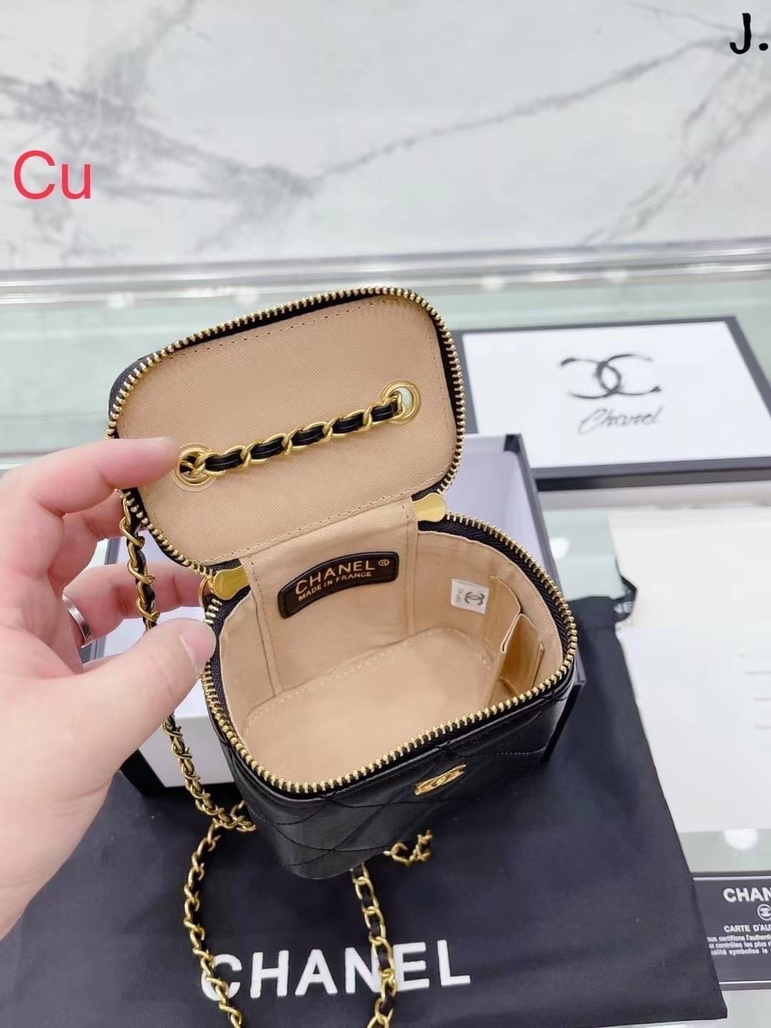 Chanel Pearl Crush Mini Vanity / Chanel Vanity crossbody bag กระเป๋าทรงกล่องใบเล็กน่ารัก งานหนังสวย ตอบโจทย์และครองใจสาวๆ ได้อย่างแท้จริง