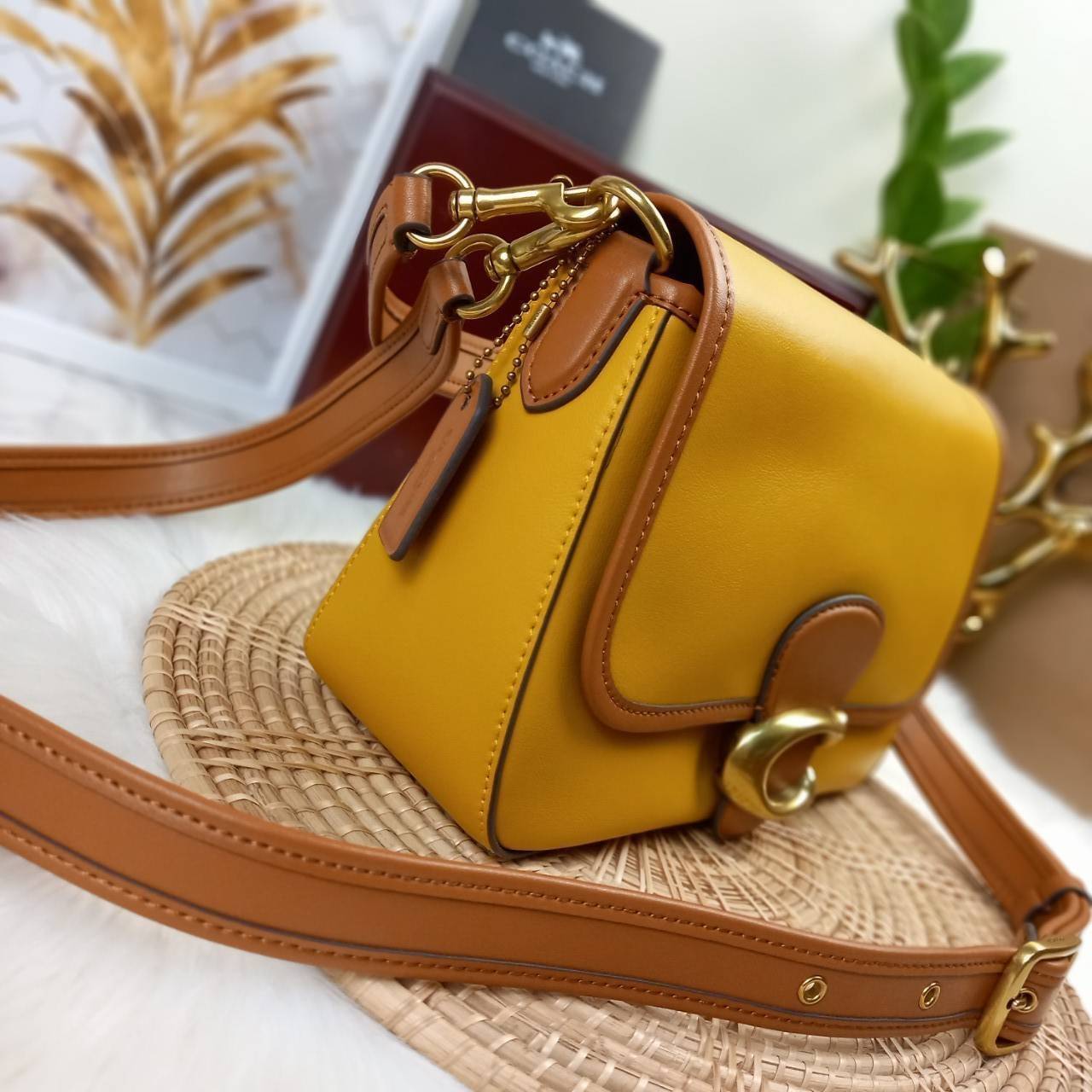 COACH SOFT TABBY SHOULDER BAG (C4823//C5261) กระเป๋าถือ กระเป๋าสะพาย ที่ใครๆก็เข้าถึงได้ หรูหรา คลาสสิค ลุคเรียบร้อย แต่ความสวยไม่น้อย! ดาเมจความลุคผู้ดีรุนแรงมาก!!เกินต้าน!!// วัสดุหนังแท้ทั้งใบ หนังเรียบ หนังนิ่มมากๆ อยู่ทรงสวยมากๆด้วย// ด้านในโล่งกว้าง