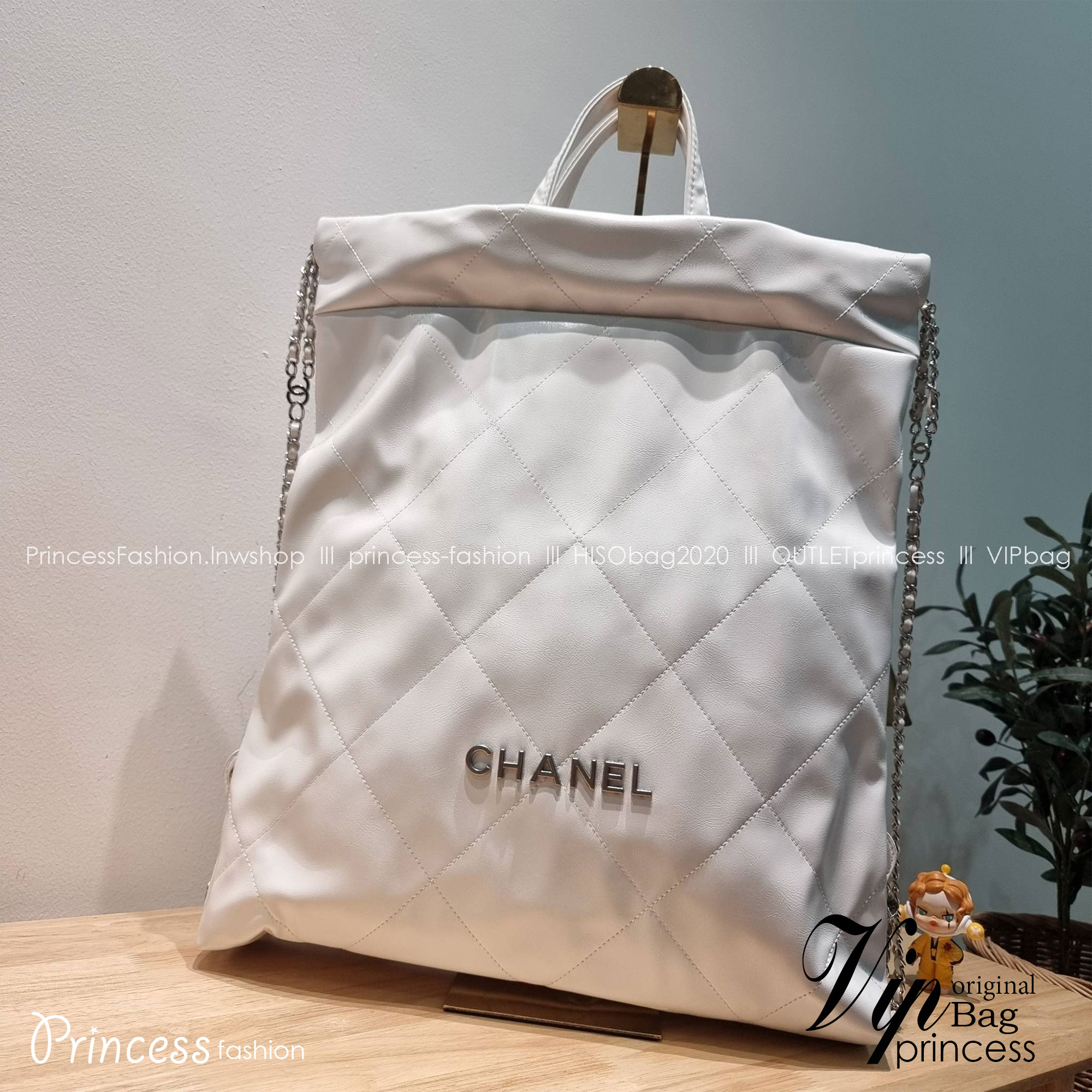 Chanel 22 large backpack เกินต้านที่สุดกับไอเท็มนี้ ที่รอบนี้จัดหนักให้ไปเลยกับไซส์ใหญ่สุด กระเป๋าทรงแบคแพค สะดวกใช้งานมากๆ