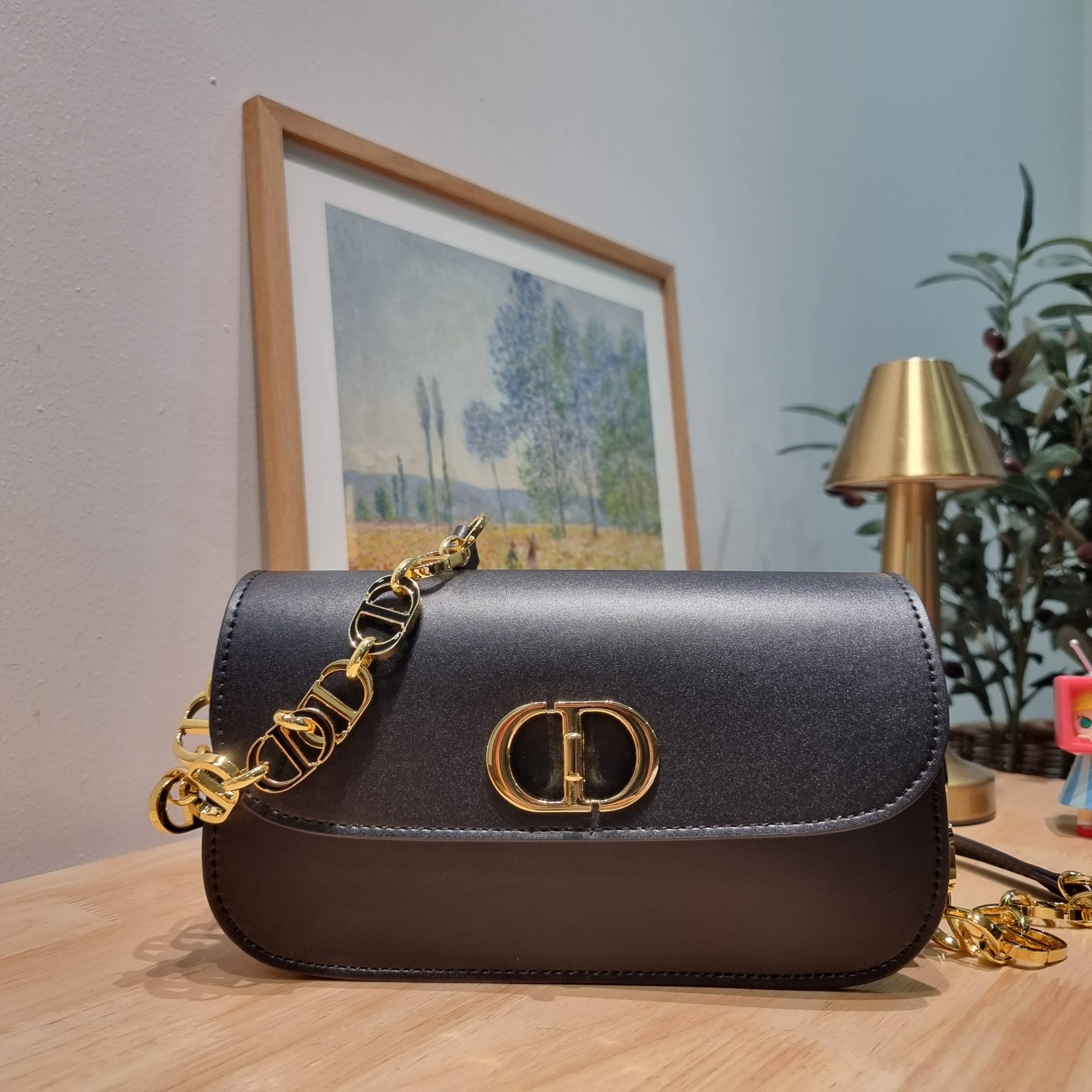 DIOR 30 MONTAIGNE AVENUE BAG สวยหรู ดีเทลแพง ต้องยกให้ไอเท็มนี้เลย กับกระเป๋าสะพายข้าง