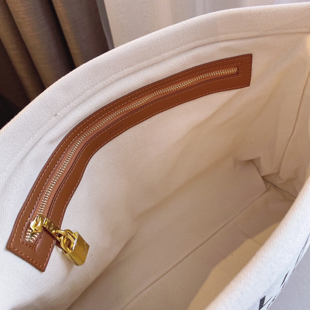CELINE TOTE BAG VIP GIFT WITH PURCHASE (GWP) พรีเมี่ยมกิ๊ฟ Limited Edition จาก PERFUME DUTYFREE COUNTER วัสดุ Canvas & Grained cowhide ดีไซน์ทรง Shopping ขนาดใหญ่กำลังดี