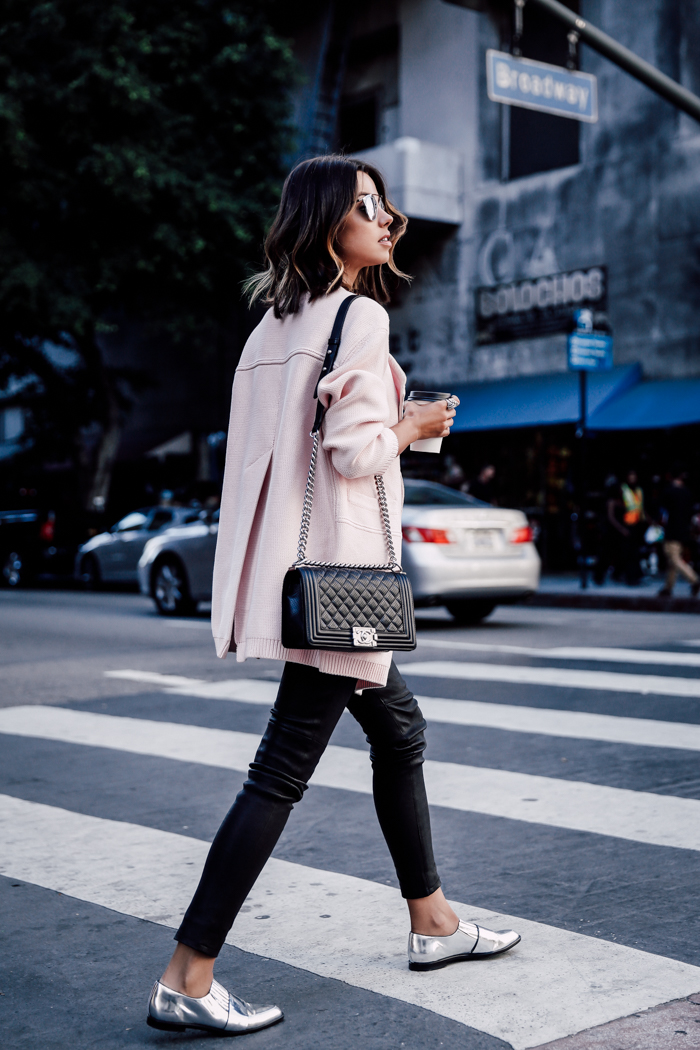 หนังแท้ CHANEL BOY 10" หนังคาเวียร์ อะไหล่เงิน/ทอง พร้อมส่งที่ไทย หนังลูกวัวแท้ อะไหล่โลหะสีรูทีเนียม สวยคลาสสิกทุกยุคสมัย เกรดออริจินอล 1:1 ภาพสินค้าถ่ายจากงานขายจริง ใช้งานต่างประเทศได้