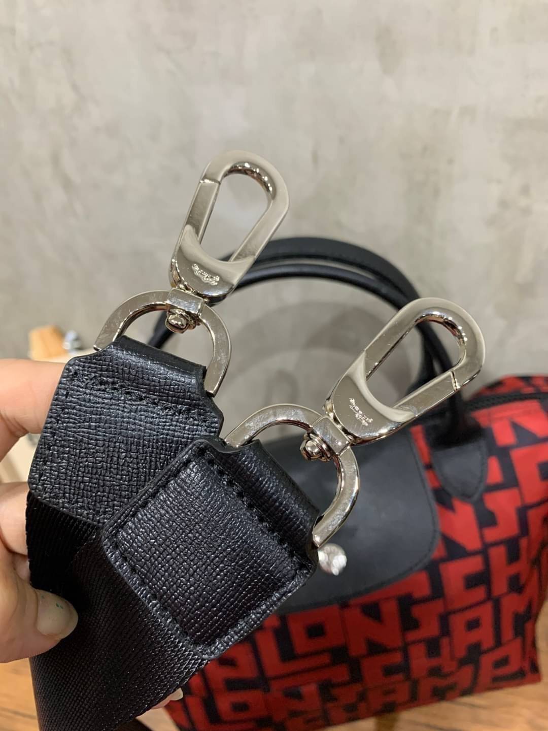 ของแท้ 💯% Longchamp LE PLIAGE LGP TOP HANDLE BAG S พบกับคอลเลคชั่นใหม่ล่าสุด มีดีไซน์ที่เรียบหรูและคลาสสิก แฝงด้วยลูกเล่นแบบเฟมินีน