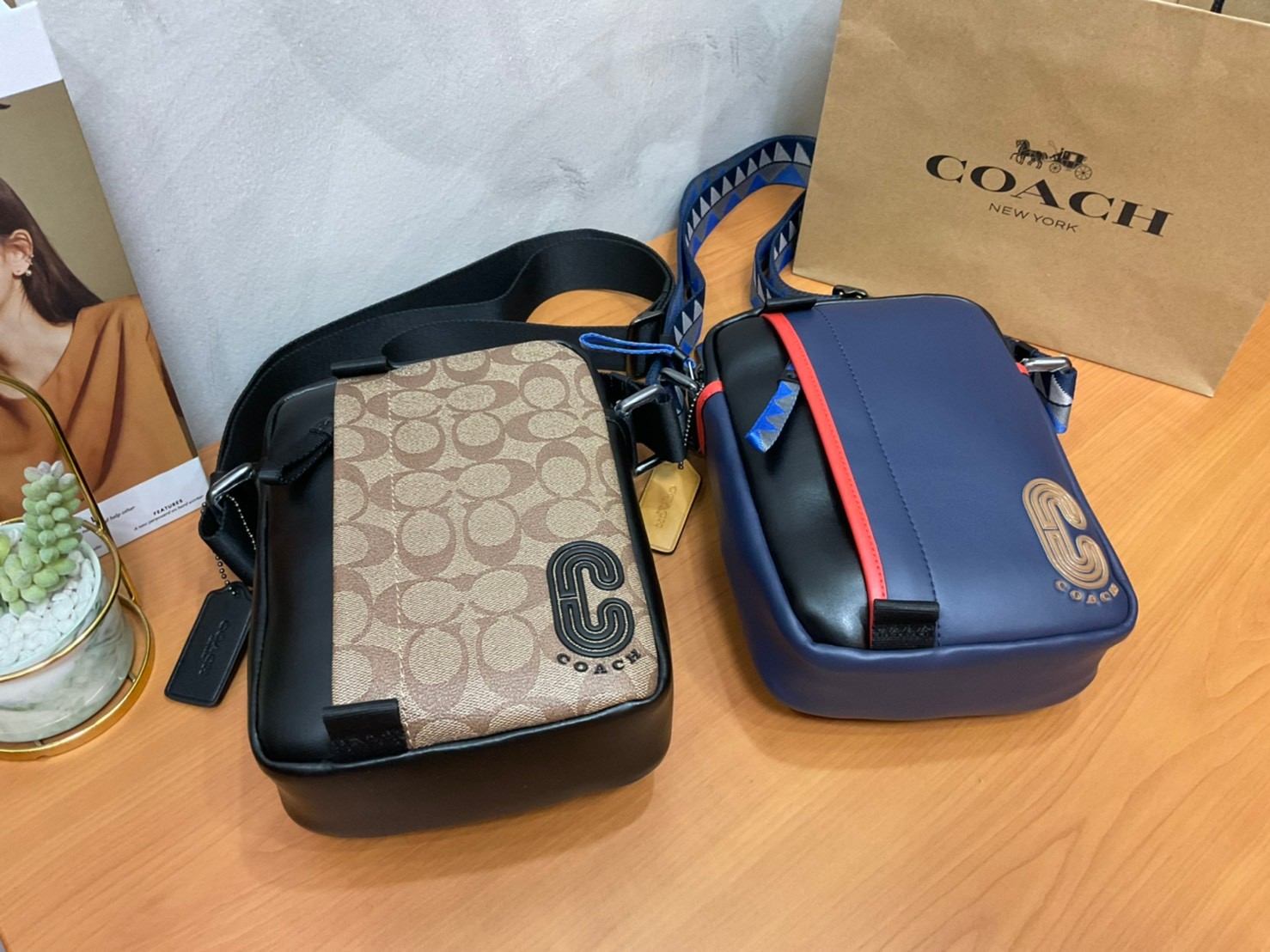 COACH NORTH/SOUTH EDGE CROSSBODY (COACH 5626) IN SIGNATURE CANVAS (COACH 6788) กระเป๋าสะพายผู้ชาย กระเป๋าสะพายรุ่นใหม่ ชนช็อป (!!)รุ่นหายาก สี COBALT MULTI วัสดุทำจาก หนังลูกวัวแท้ เนื้อเรียบ พิมพ์ลาย ขนาดกำลังดี