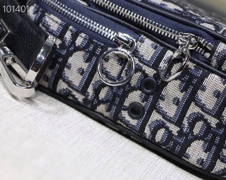 หนังแท้ DIOR OBLIQUE AITPODS MINI BAG พร้อมส่งที่ไทย งานหนังแท้และผ้าแจ็คการ์ดออริจินอล ภาพสินค้าถ่ายจากงานขายจริง ใช้งานต่างประเทศได้
