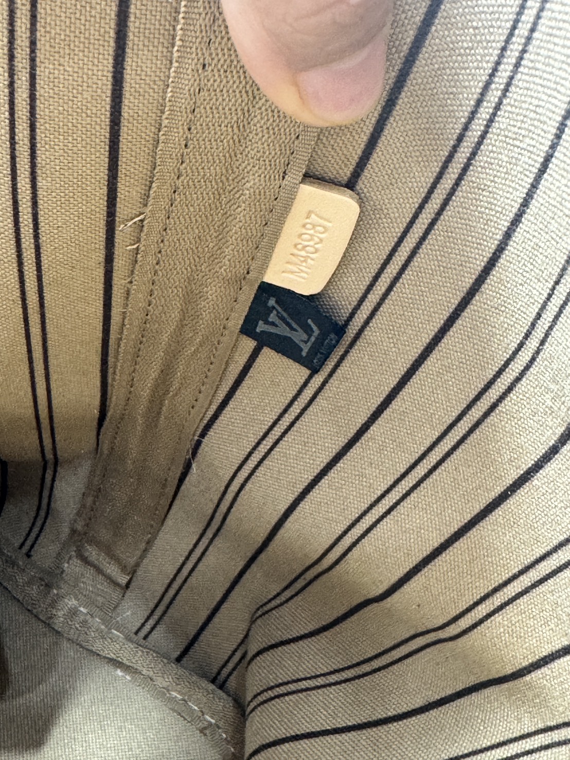 ORI หนังแท้ | LV Neverfull bag Size M Monogram Canvas กระเป๋าสะพายทรงโท้ท ดีไซน์คลาสสิกเหนือกาลเวลาเข้ากับดีเทลที่สืบทอดมายาวนาน แคนวาสแต่งขอบหนัง