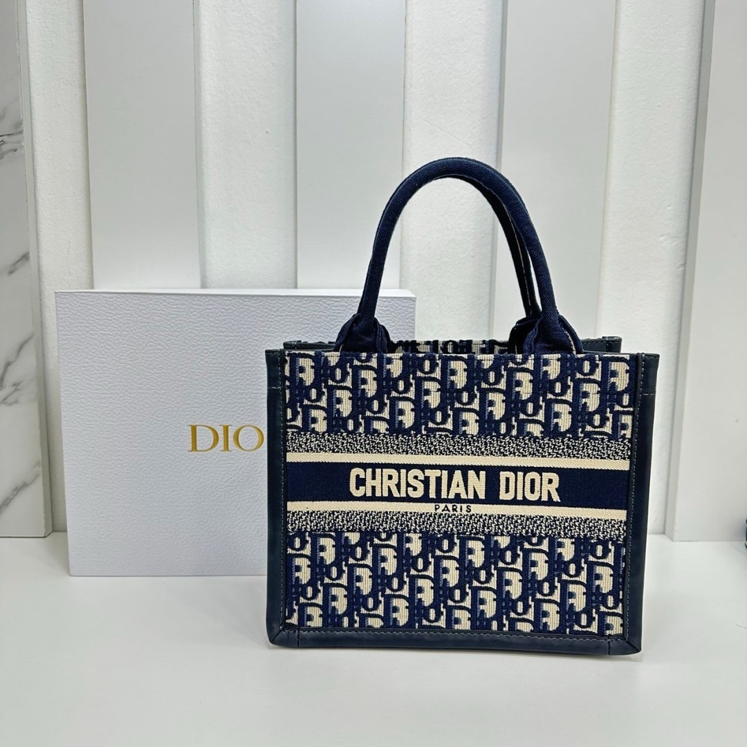 พร้อมส่ง 3 ไซส์ DIOR Small Dior Book Tote Blue Dior Oblique Embroidery กระเป๋าทรงโท้ท เกรดออริ สลับแท้ 1:1 ใช้ต่างประเทศได้