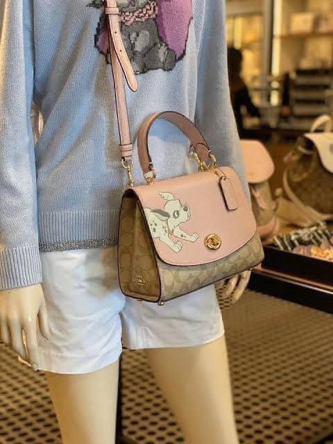 Coach Disney X Tilly Top Handle In Signature with Dalmatian Blossom/Light Khaki Multi Coated Canvas Satchel กระเป๋าถือและสะพายข้างรุ่นลิมิเตด คอลเลคชั่น Disney น่ารักมากค่ะ ใส่กระเป๋าสตางค์ใบยาวได้