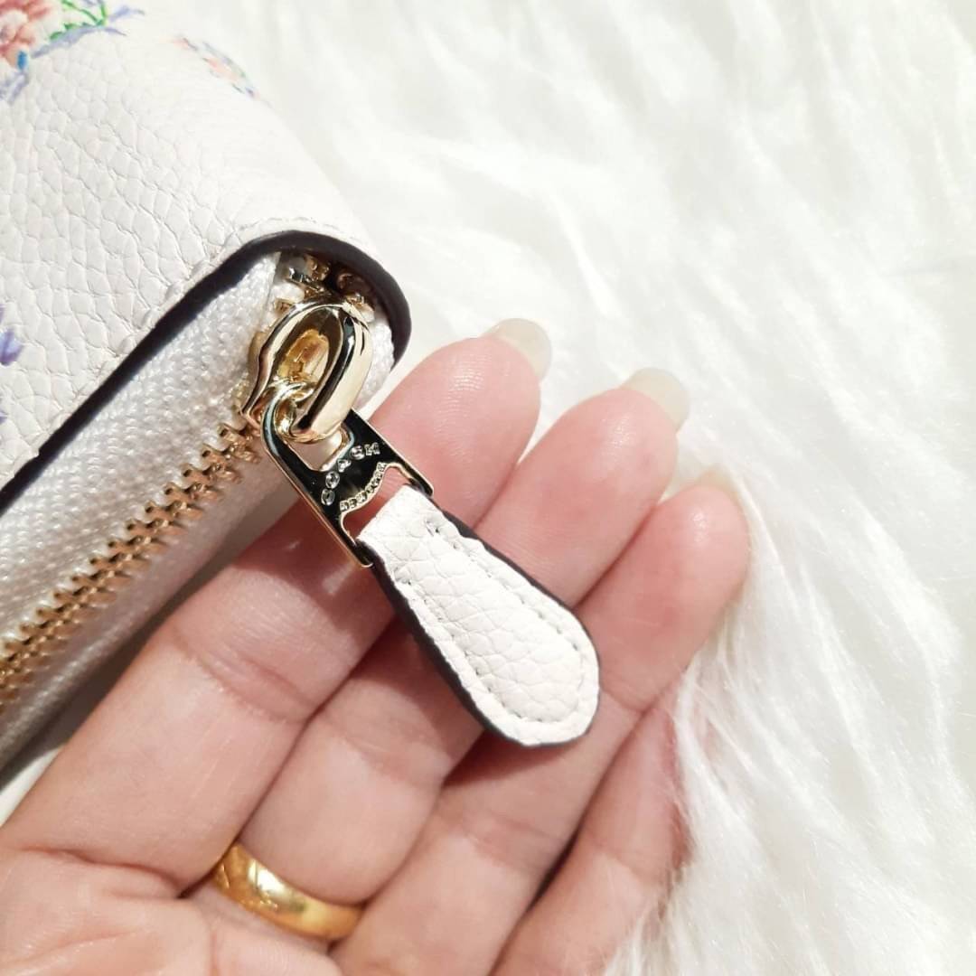 ของแท้ 💯% COACH 69832 ACCORDION ZIP WALLET WITH MEADOW PRAIRIE PRINT กระเป๋าสตางค์ใบยาวซิปรอบ ลายดอกไม้น่ารักมากเว่อร์!! 🌸🌼🌺💐