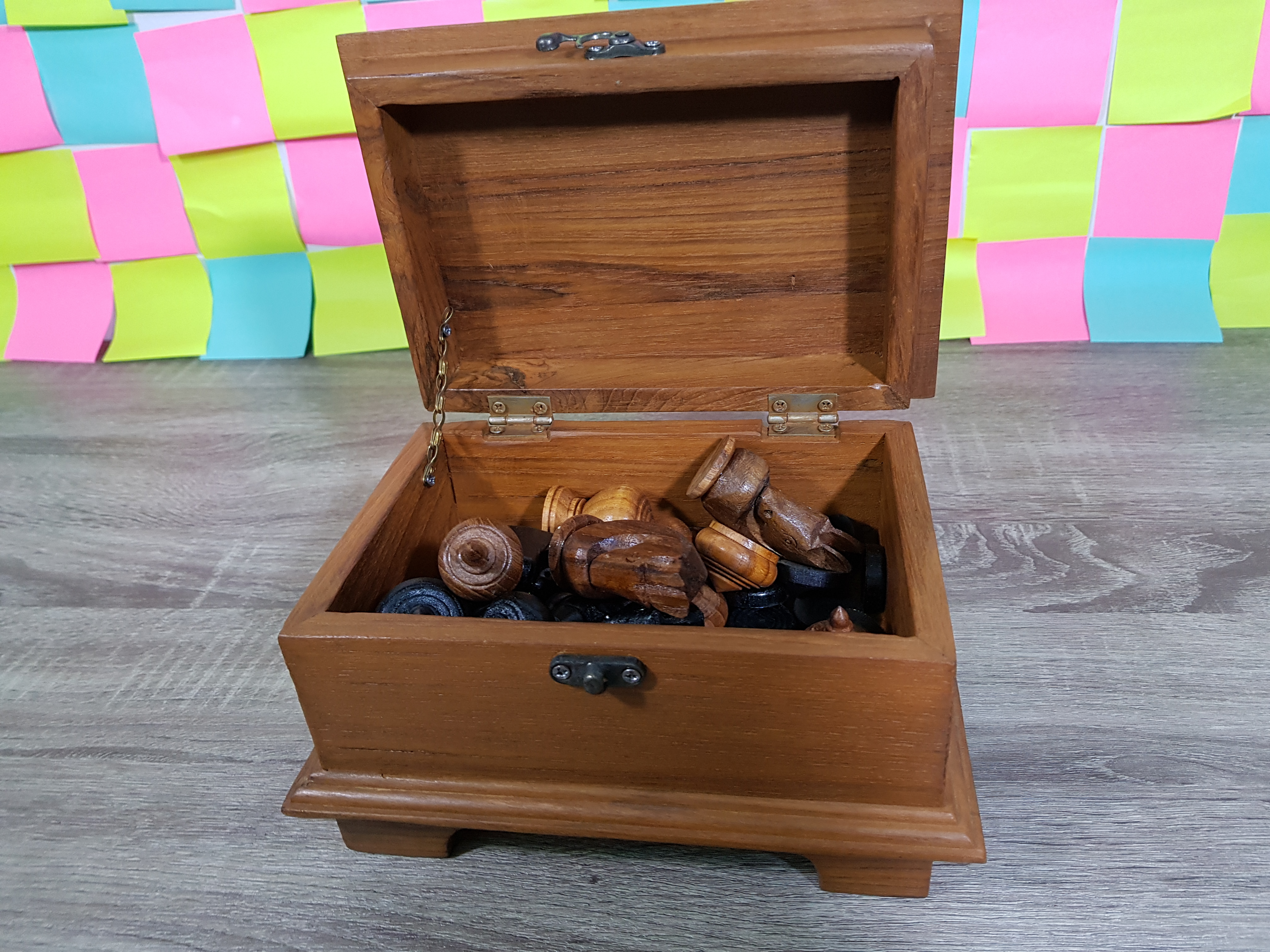 ตัวหมากรุกไทยพร้อมกล่องทรงเหลี่ยม