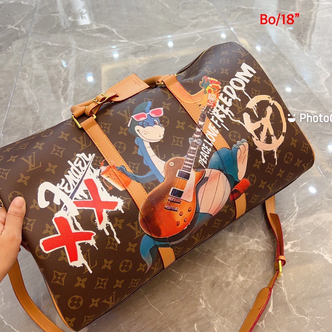 LV Keepall Bandouliere 45 / LV Travel Bag พร้อมส่ง กระเป๋าเดินทางสุดคลาสสิค ไอเท็มที่จะทำให้การเดินทางไม่ธรรมดาอีกต่อไป ด้วยดีเทลความเป็นเอกลักษณ์