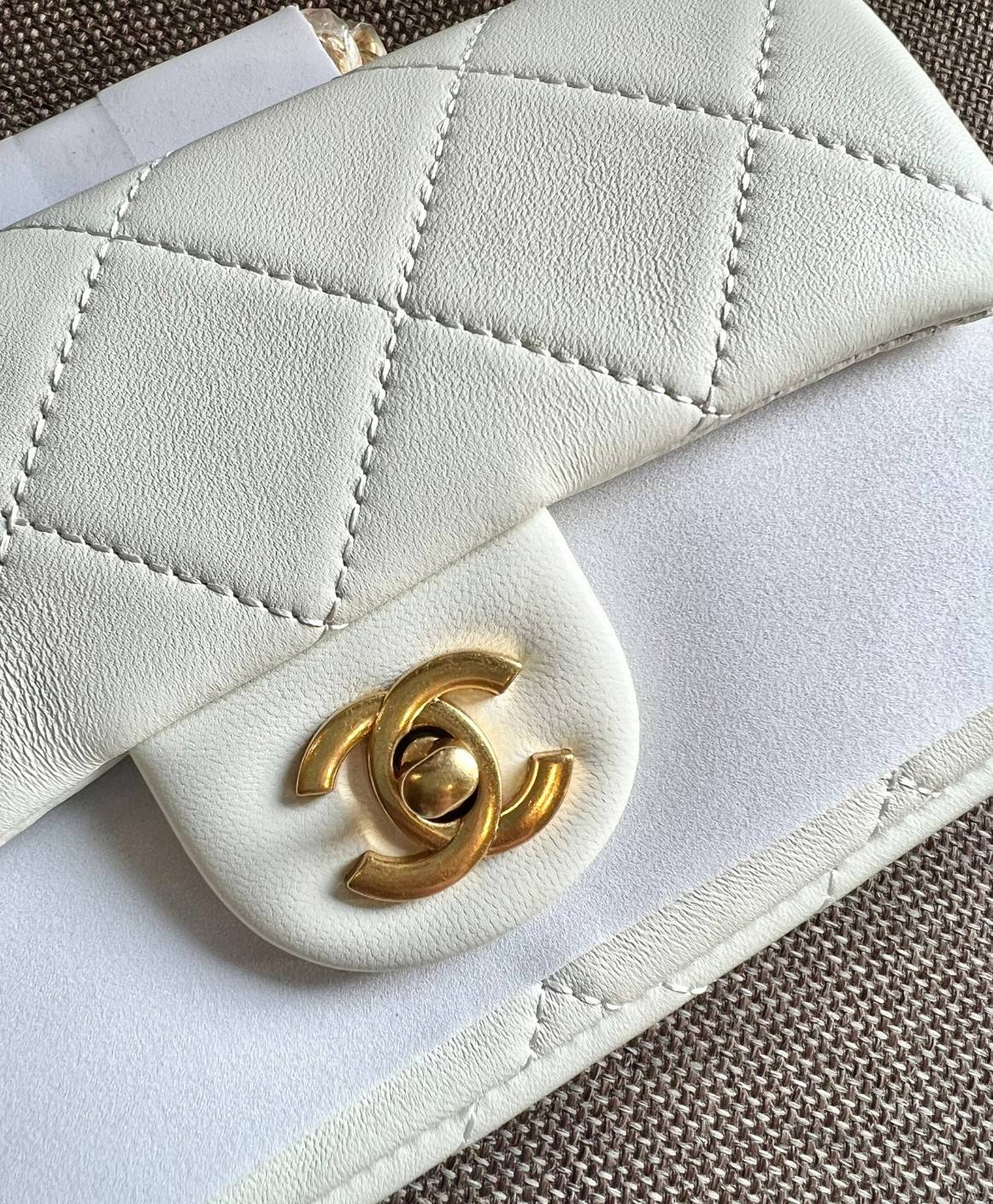 Chanel Small Flap Bag with Top Handle 8" /CHANEL CHAIN SHOULDER BAG กระเป๋าสะพายได้และหิ้วได้ หนังสวย เรียบ สัมผัสนุ่มมือ น่าใช้มากๆ