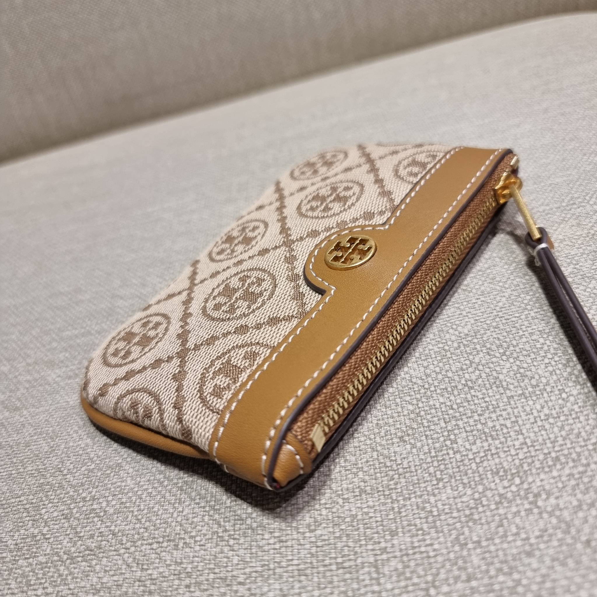 TORY BURCH T MONOGRAM CARD CASE KEY RING ใหม่ล่าสุด กับกระเป๋าเอนกประสงค์สำหรับถนอมบัตร น่ารัก คิ้วท์ๆ ใบจริงน่าใช้มาก