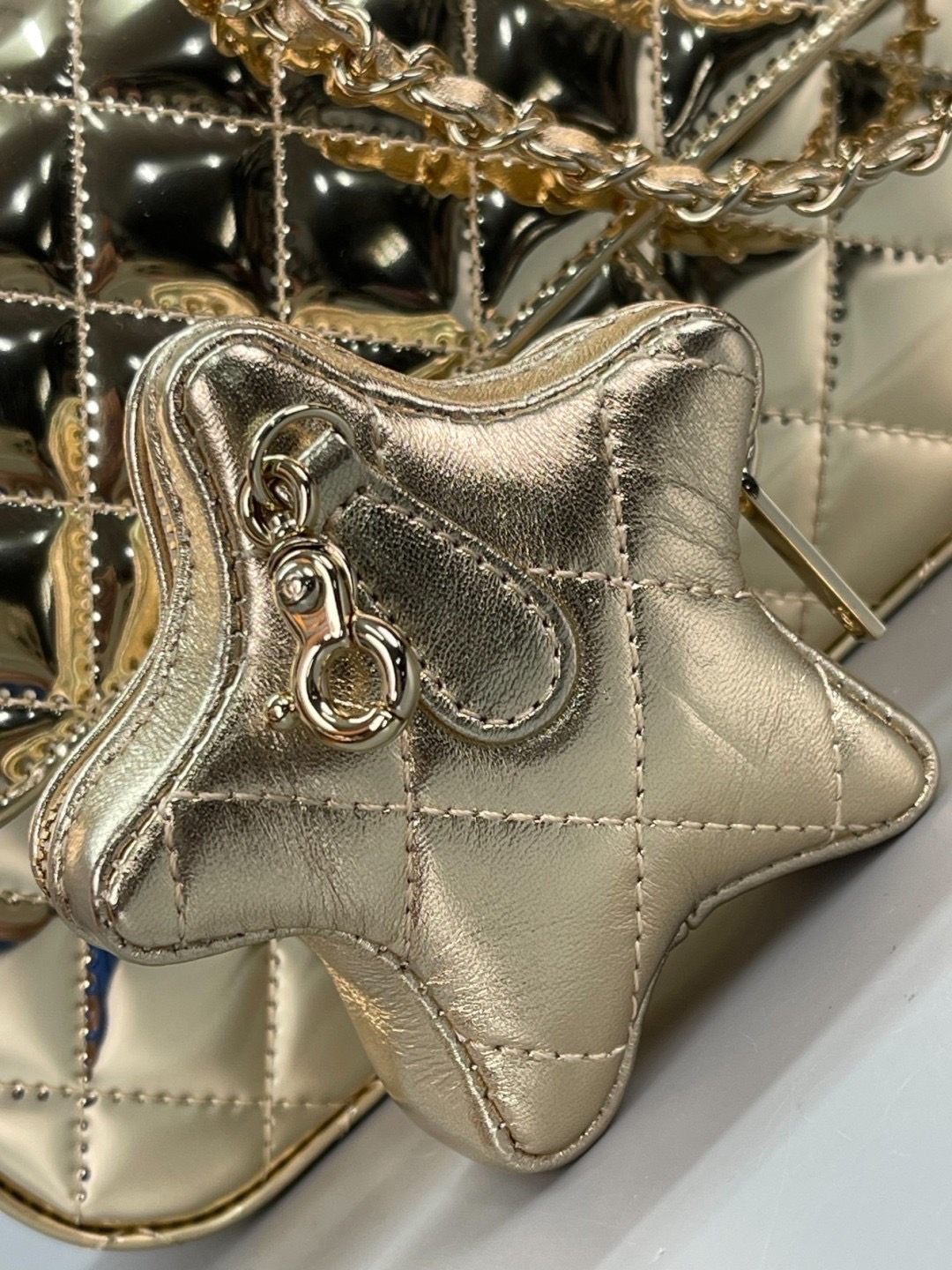Chanel FLAP BAG & STAR COIN PURSE / CHANEL 24C Gold Metallic Mini Flap Bag กระเป๋าสะพายสีทองเงางามสุดหรู ผู้ดีสุด รวยสุดไปเลยค่า เกรดวีไอพี 1:1 เกรดดีสุด ผ่านทุก ตม ใช้งานต่างประเทศได้