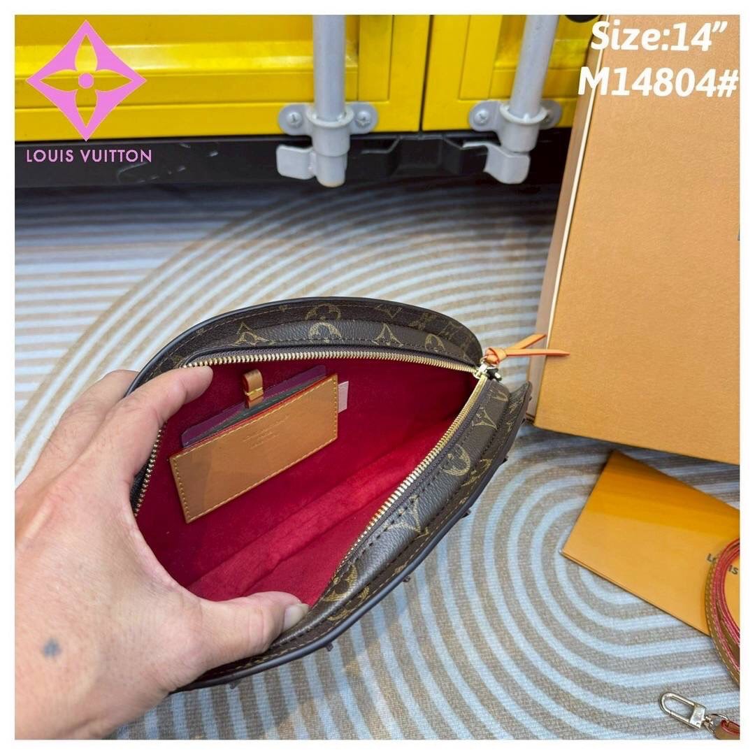 LV Fan Clutch Bag กระเป๋าทรงคลัชรูปทรงคล้ายพัดพับได้ ดีไซน์น่ารักสดใส ใหม่ล่าสุด โดดเด่นไม่เหมือนใคร