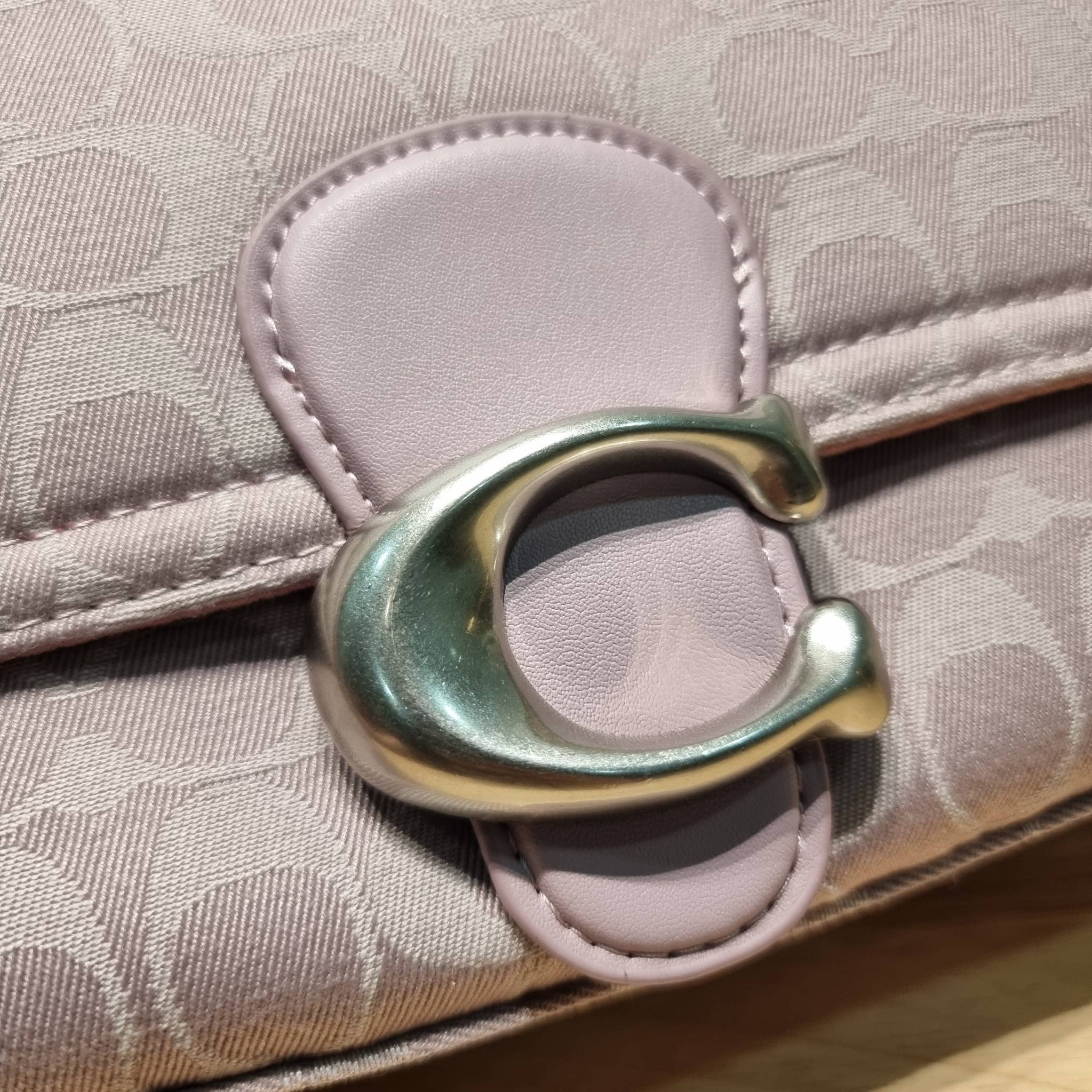 COACH CJ854 SOFT TABBY SHOULDER BAG IN SIGNATURE DENIM ฉุดไม่อยู่แล้วจริงๆกับไอเท็มนี้ ที่ร้อนแรงแบบปังๆไปเลย!! กระเป๋าสะพายไหล่/สะพายข้าง ดีไซน์วินเทจย้อนยุค สวยคมชัด คลาสสิคใช้ได้ทุกลุค