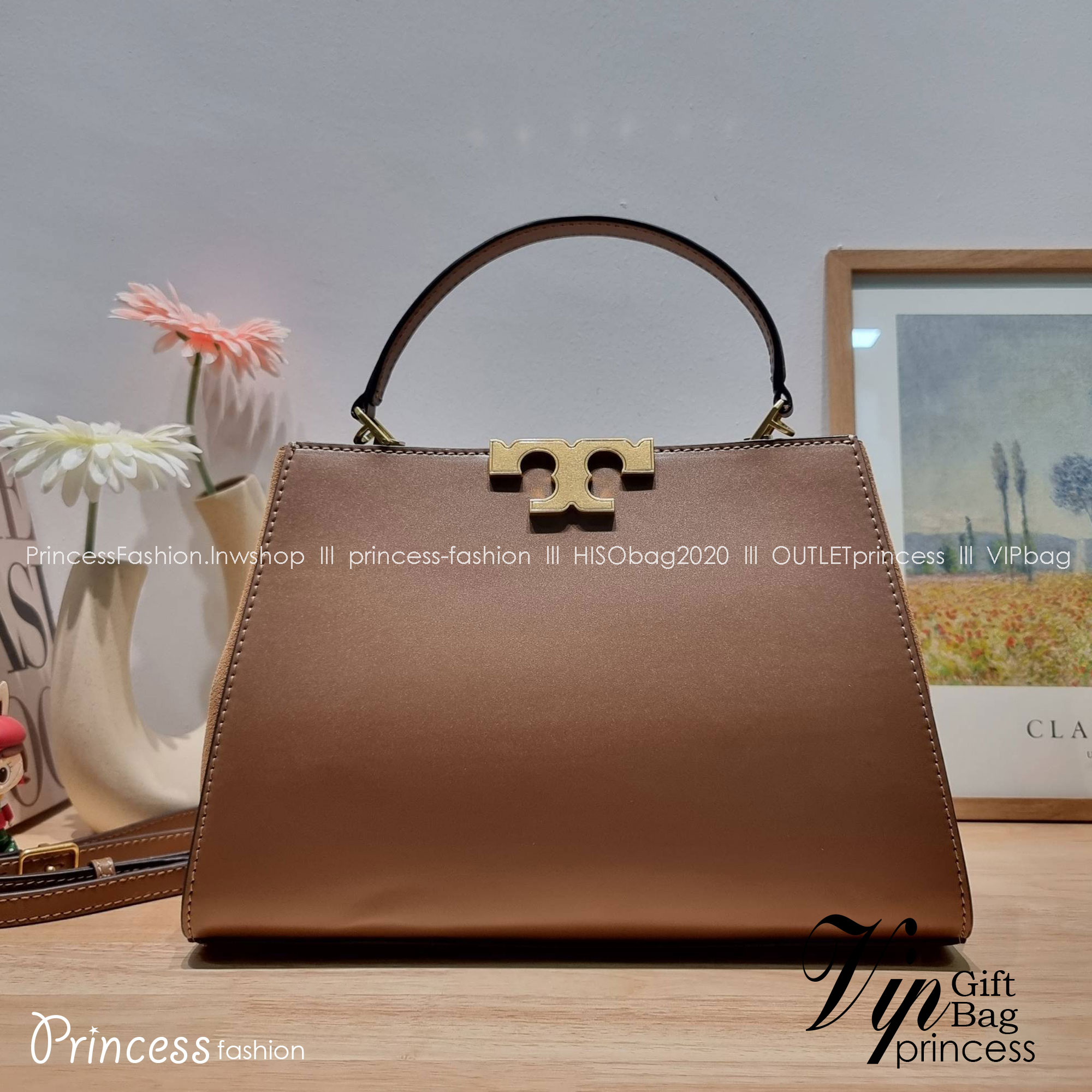 TORY BURCH ELEANOR SPAZZOLATO SATCHEL ใหม่และดูดีเกินต้าน กับกระเป๋าถือทรงสวย ใบใหญ่ ดีไซน์ผู้ดีเรียบหรู ถือขับผิวไปเลยทุกสี สวยคม มาพร้อมหูจับในตัว