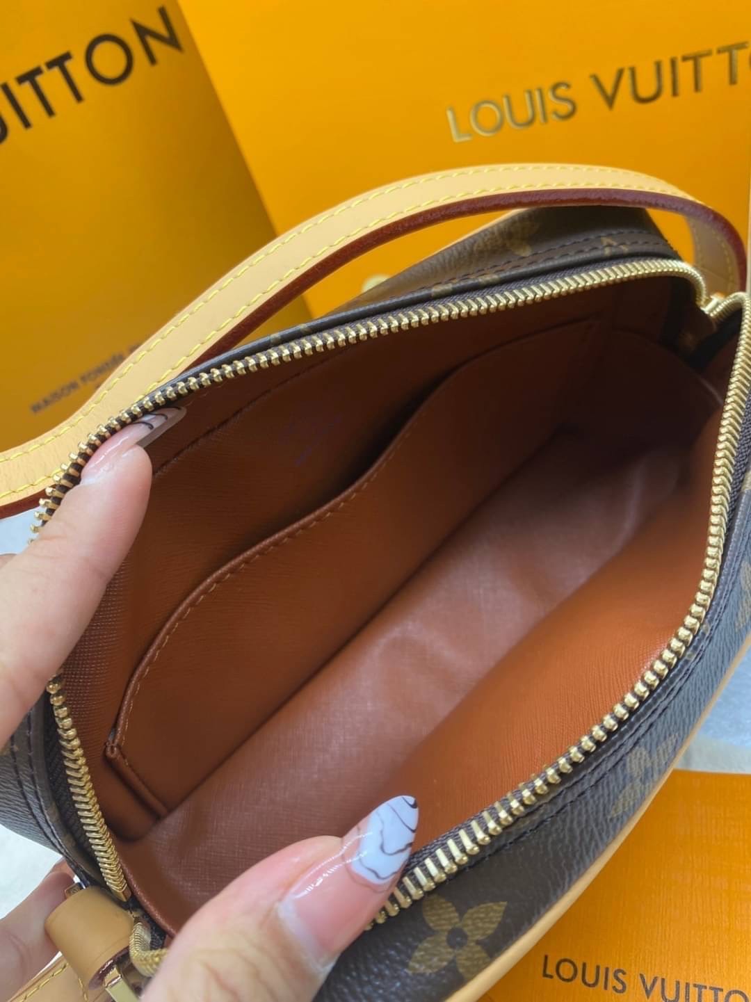 LV POCHETTE CITE SHOULDER BAG MONOGRAM เกรดออรินอล หนังแท้ สวยงามตามรูป เกรดเทียบแท้ ใช้สลับแท้ได้ ใช้งานต่างประเทศได้