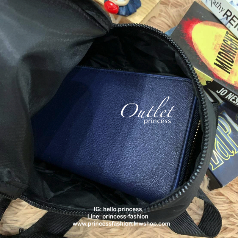 Adidas Nylon Mini Backpack กระเป๋าเป้สะพายหลัง ขนาดmini เปิดซิปเดียวด้วยวัสดุNylon น้ำหนักเบา เปิดปิดด้วยหัวซิปเดียว ภายในใส่กระเป๋าสตางค์ยาวได้ เพิ่มช่องซิปด้านหน้าอีก1ช่อง อีกหนึ่งตัวเลือกของสาวๆที่กำลังมองหาเป้ขนาดมินิไปเที่ยวเลยคร้า!!