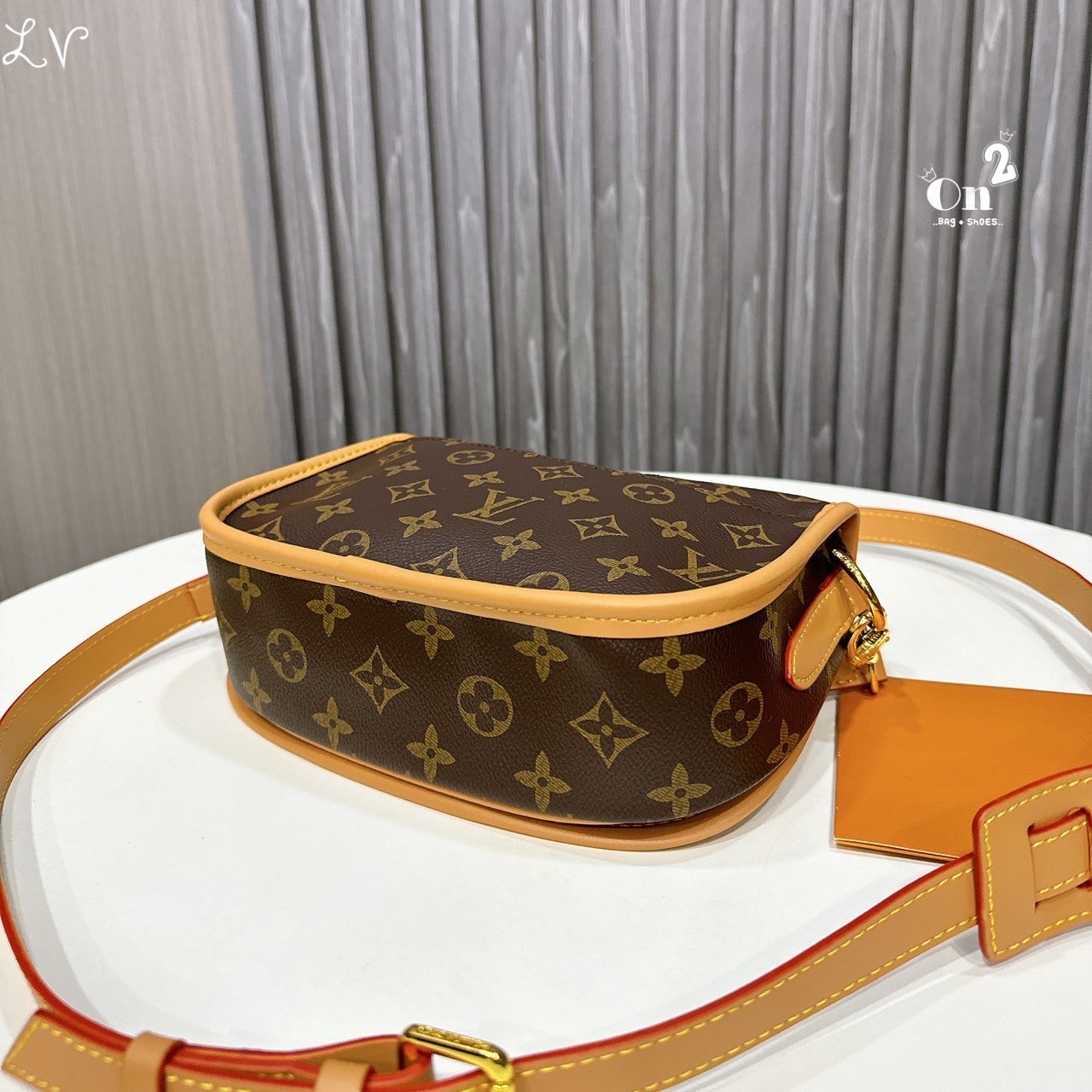 LV Menilmontant Monogram Canvas Bag / LV Crossbody bag กระเป๋าสะพายวินเทจ พิมพ์ลายโมโนแกรมสุดหรู คลาสสิคงานดีมาก รูปทรงใช้งานง่าย ภายในจุของได้เยอะ ขนาดกำลังสวย ใช้เป็น every ได้เลยค่ะ