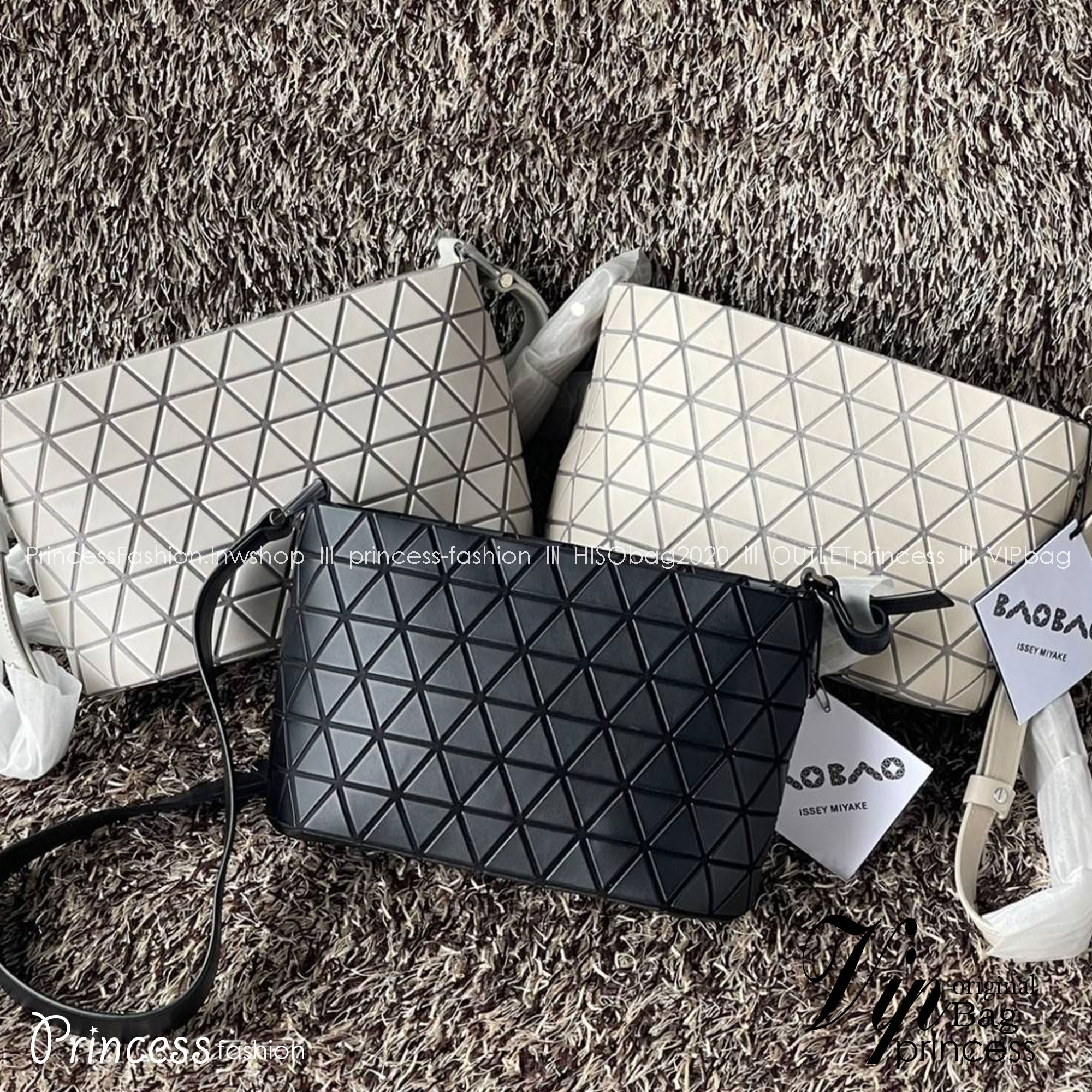 BAO BAO ISSEY MIYAKE Crystal Shoulder Bag งานดีไซน์ที่ดูเรียบง่ายทั้งรูปแบบการใช้งาน มีช่องเปิดปิดแบบซิปเพื่อให้คุณพกพาของมีค่าได้อย่างสบายใจป้องกันสิ่งของตกหล่น