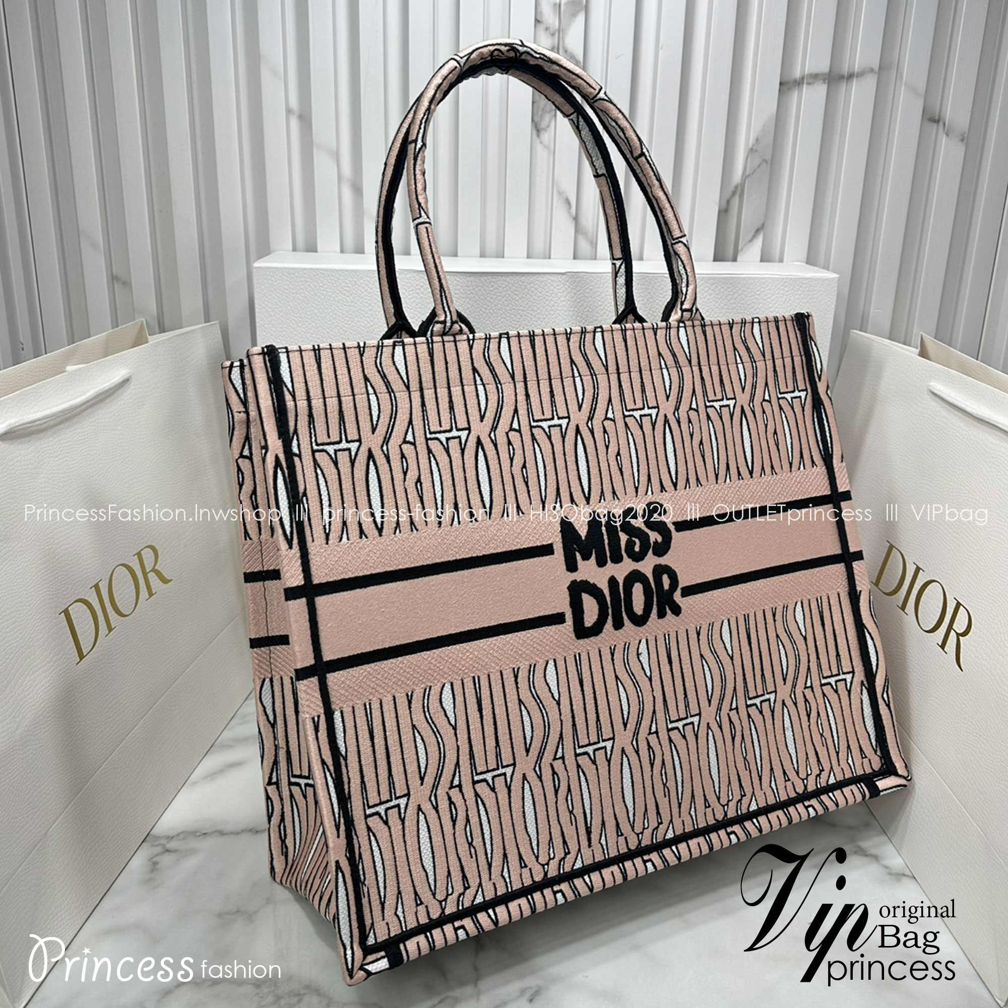 ORI หนังแท้ | Dior Miss Dior Allover Book Tote Handbag 16" กระเป๋าทรงโท้ทคอลใหม่ ดีไซน์ลวดลายกราฟฟิกสวยงามและหรูหราโดดเด่นไม่เหมือนใคร