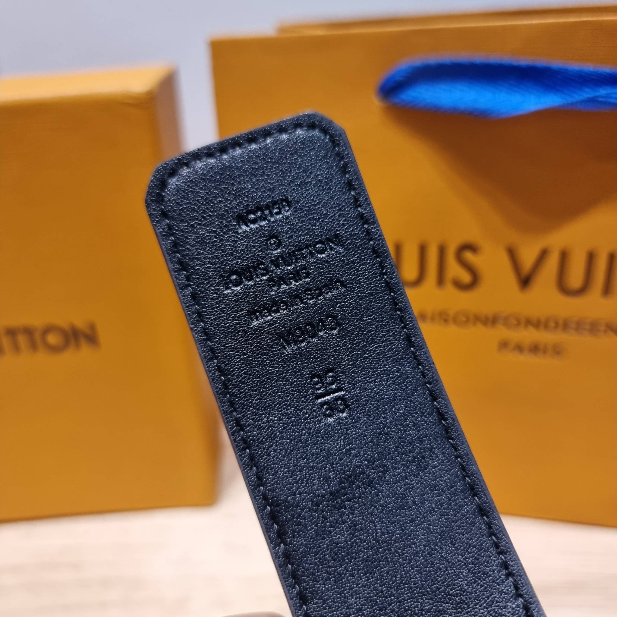 LV Belt Monogram / Silver- Gold เข็มขัดสุดคลาสสิค เรียบง่าย ผู้ดี เป็นซิกเนเจอร์ ด้วยดีไซน์ที่เป็นอมตะ หัวเข็มขัด solid steel อะไหล่ทองและอะไหล่เงินโดดเด่น